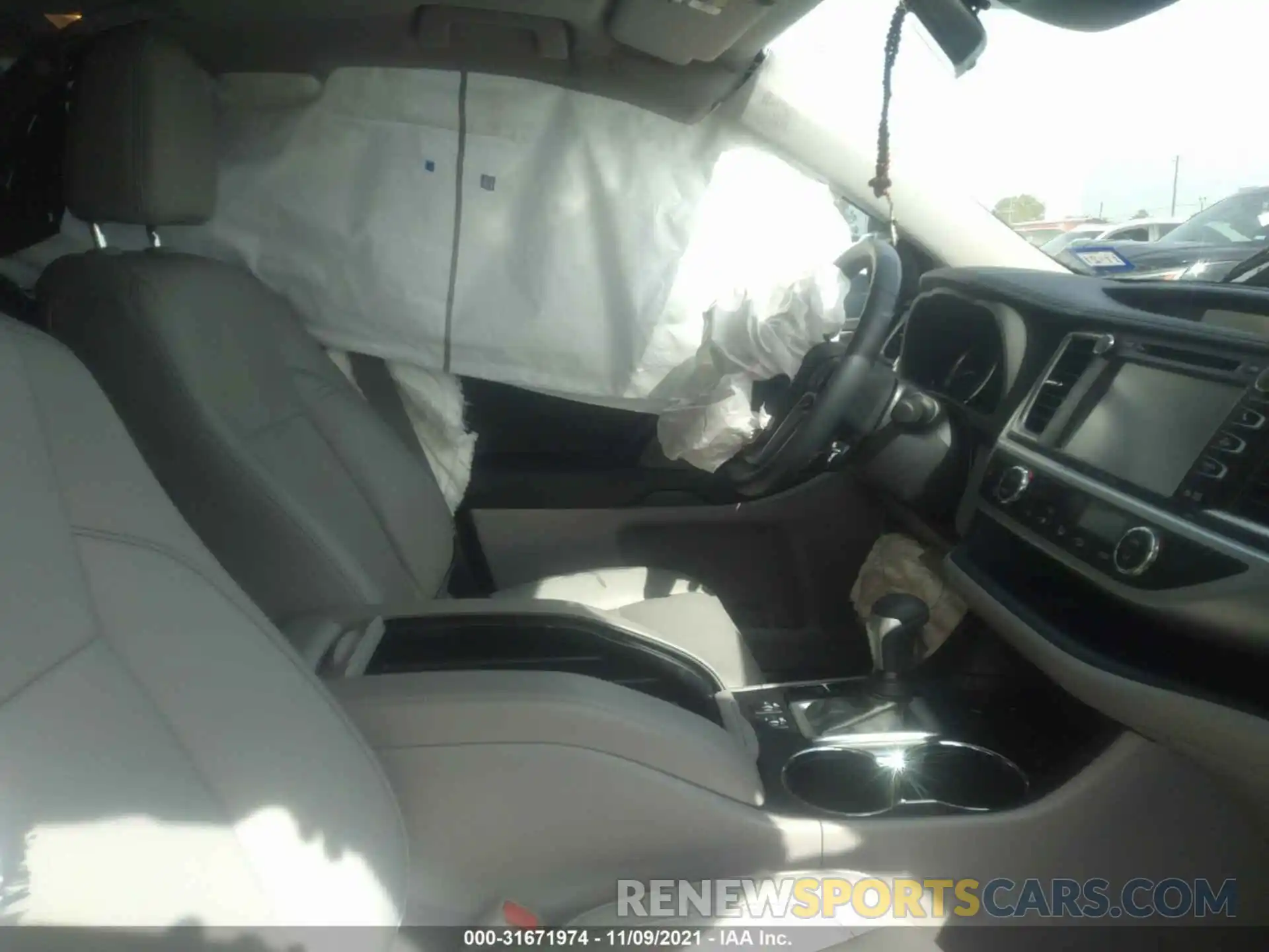 5 Photograph of a damaged car 5TDKZRFH0KS553408 TOYOTA HIGHLANDER 2019