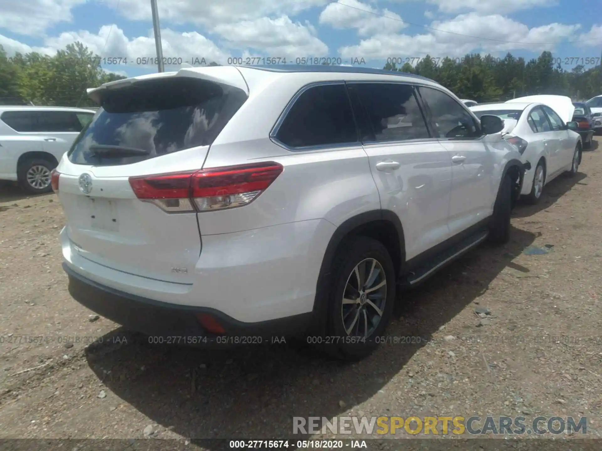 4 Photograph of a damaged car 5TDKZRFH0KS556261 TOYOTA HIGHLANDER 2019