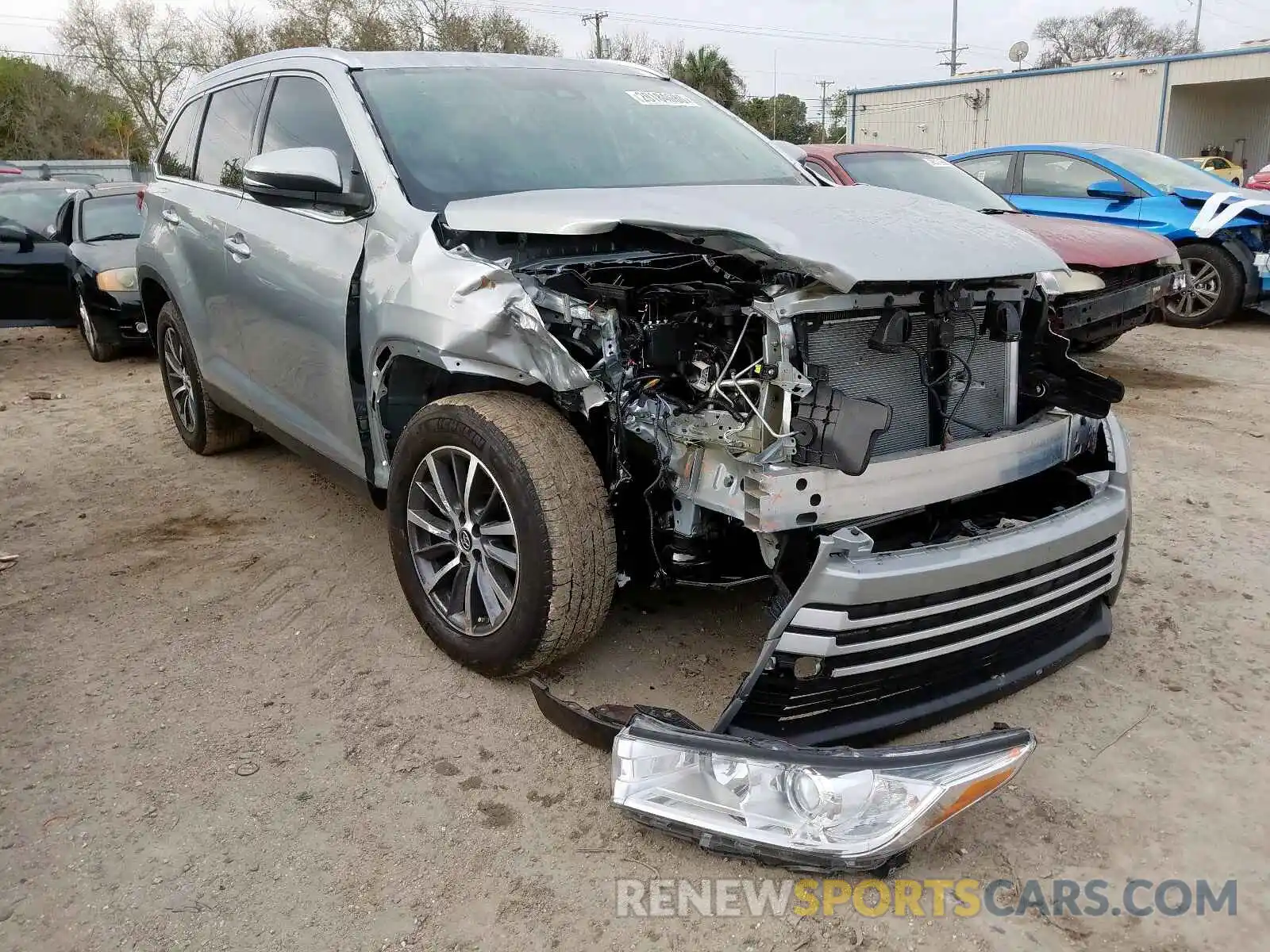 1 Photograph of a damaged car 5TDKZRFH0KS558219 TOYOTA HIGHLANDER 2019