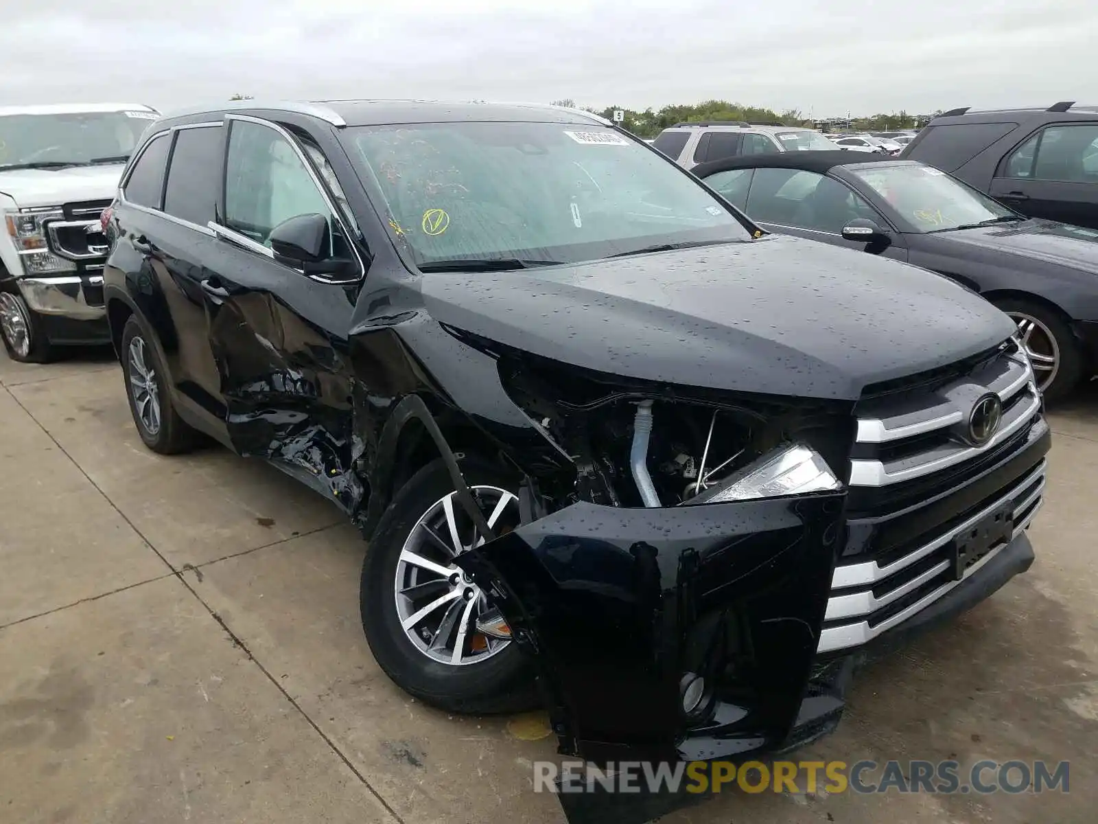 1 Photograph of a damaged car 5TDKZRFH0KS558821 TOYOTA HIGHLANDER 2019