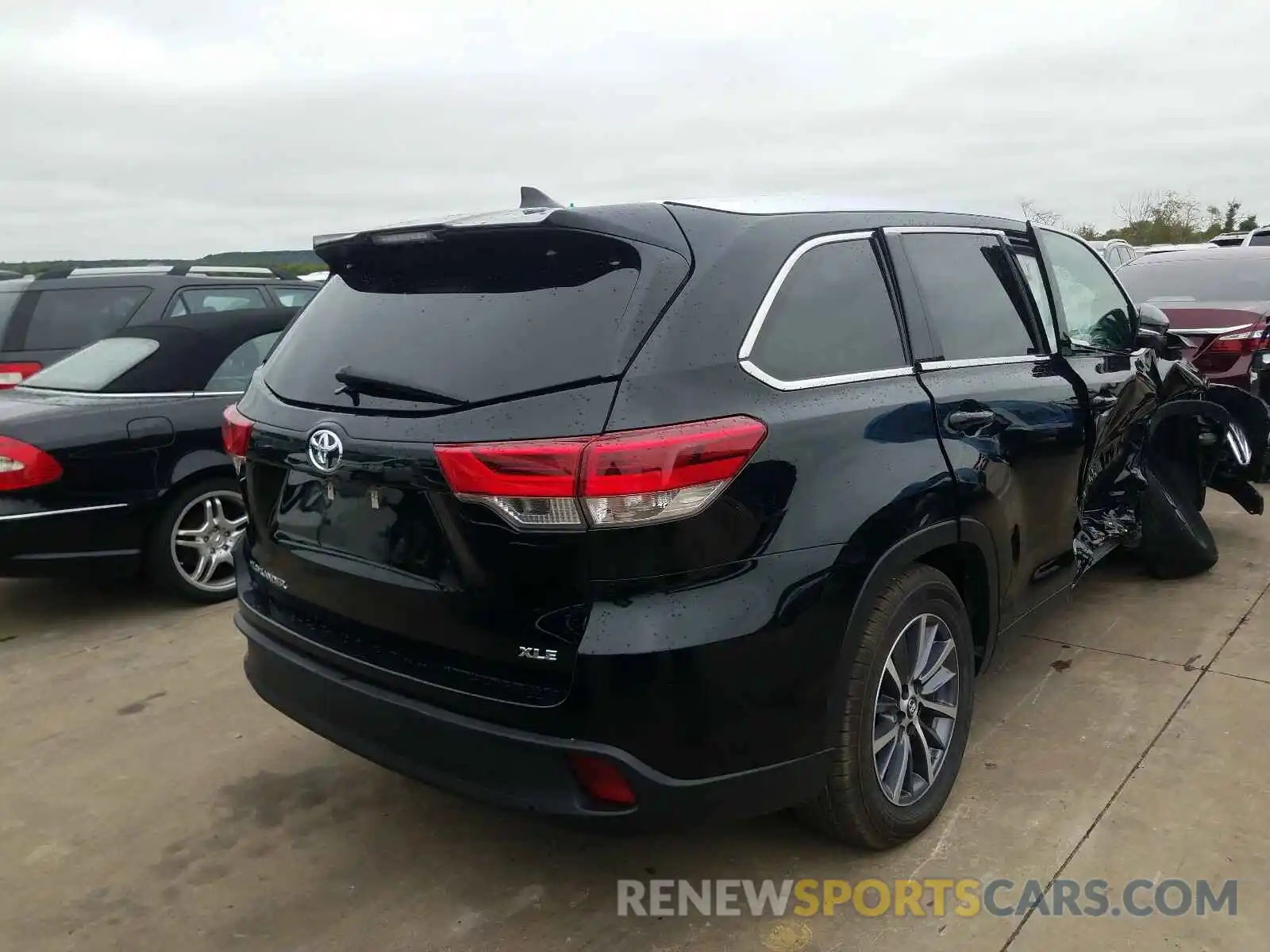 4 Фотография поврежденного автомобиля 5TDKZRFH0KS558821 TOYOTA HIGHLANDER 2019