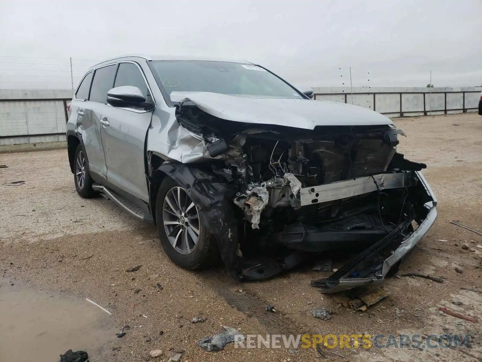 1 Photograph of a damaged car 5TDKZRFH0KS559693 TOYOTA HIGHLANDER 2019
