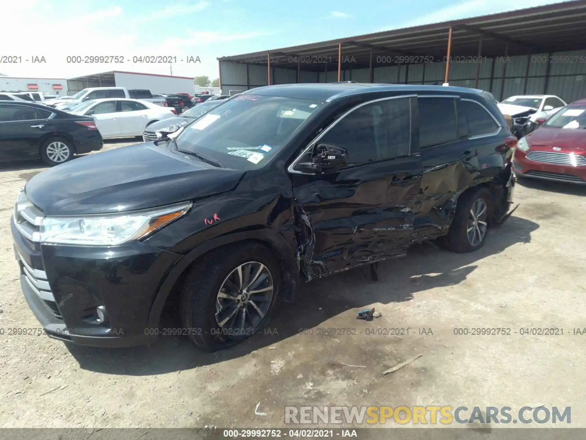 2 Photograph of a damaged car 5TDKZRFH0KS560102 TOYOTA HIGHLANDER 2019