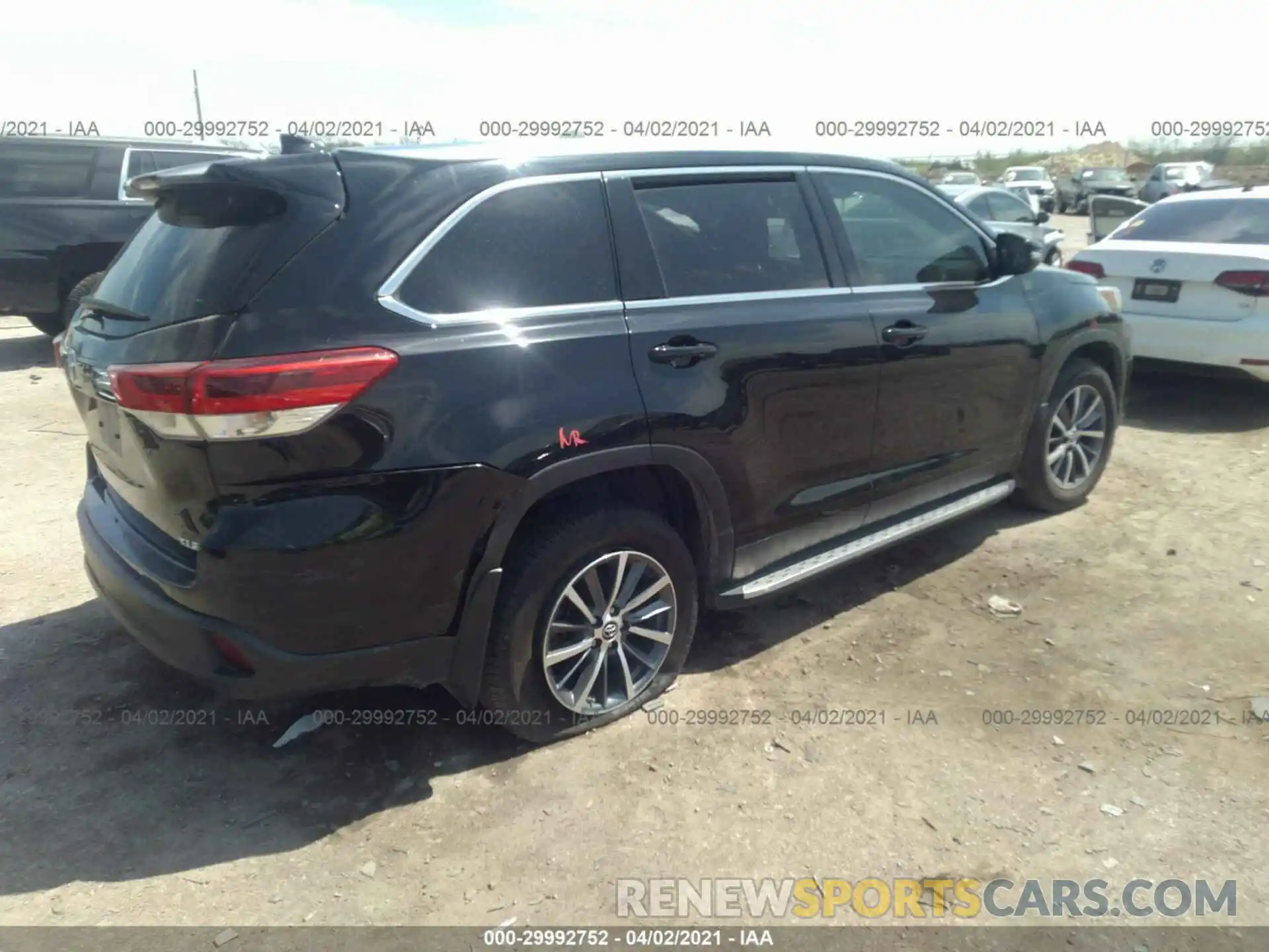 4 Фотография поврежденного автомобиля 5TDKZRFH0KS560102 TOYOTA HIGHLANDER 2019