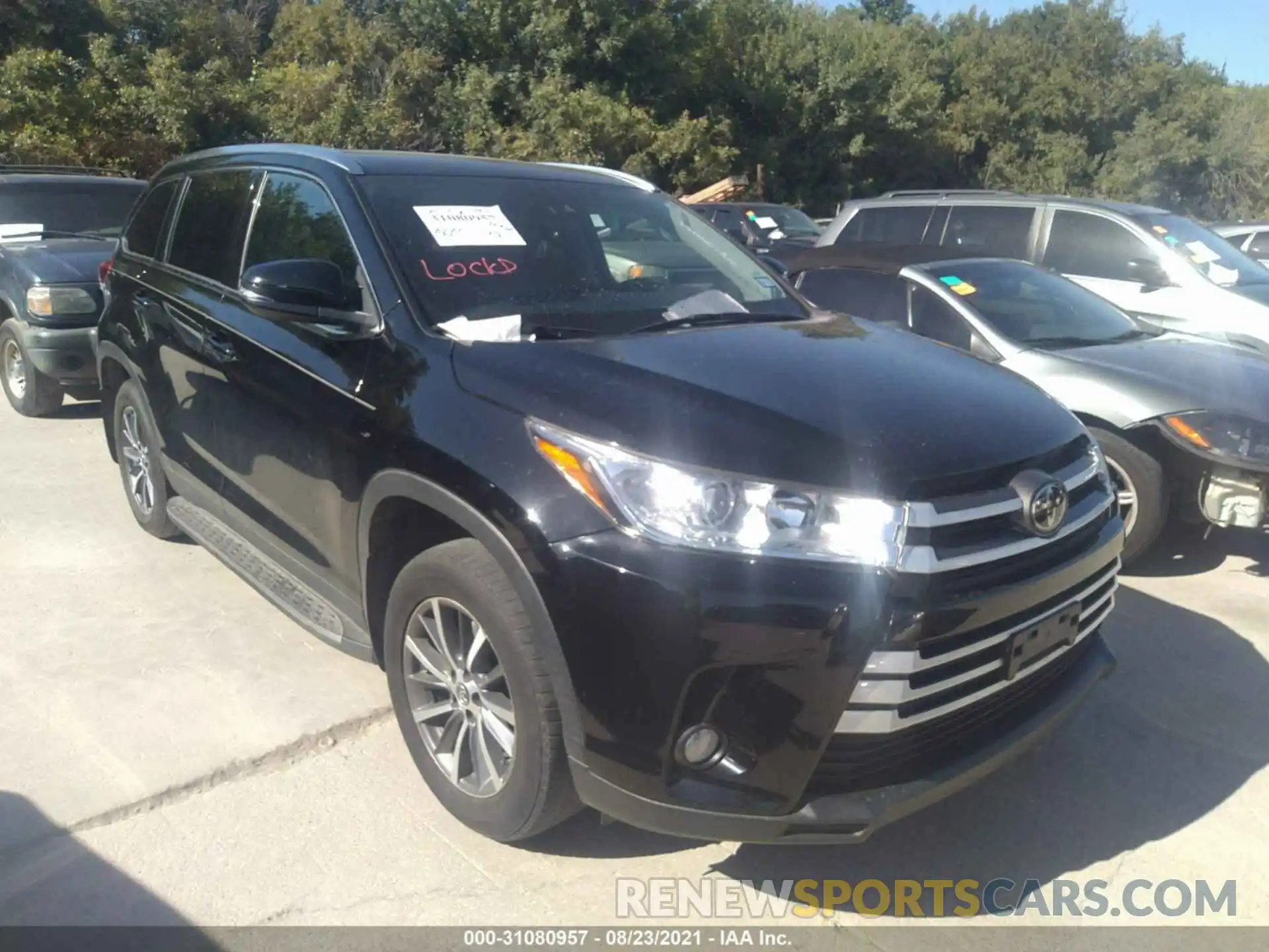 1 Photograph of a damaged car 5TDKZRFH0KS560763 TOYOTA HIGHLANDER 2019