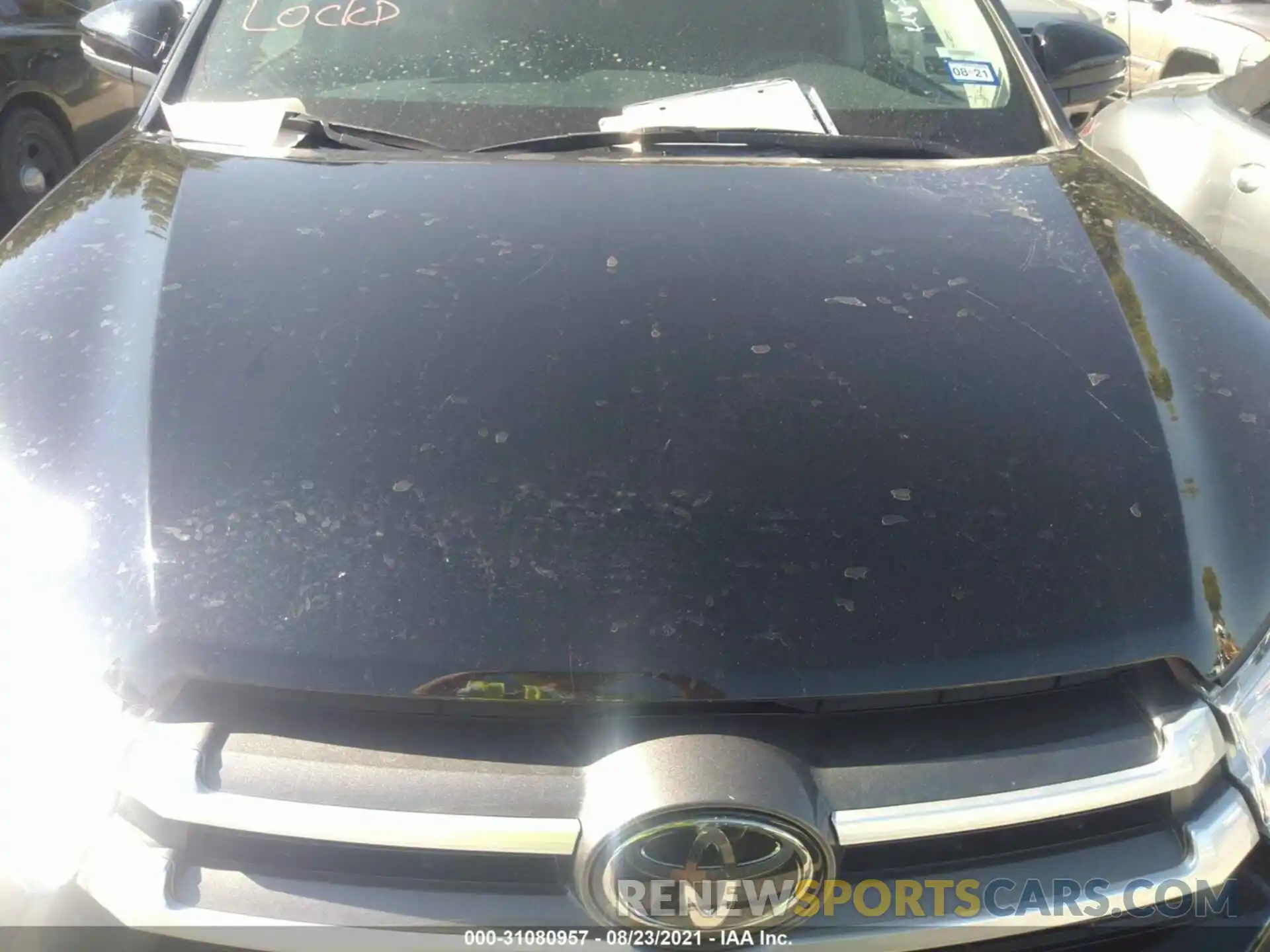 10 Photograph of a damaged car 5TDKZRFH0KS560763 TOYOTA HIGHLANDER 2019