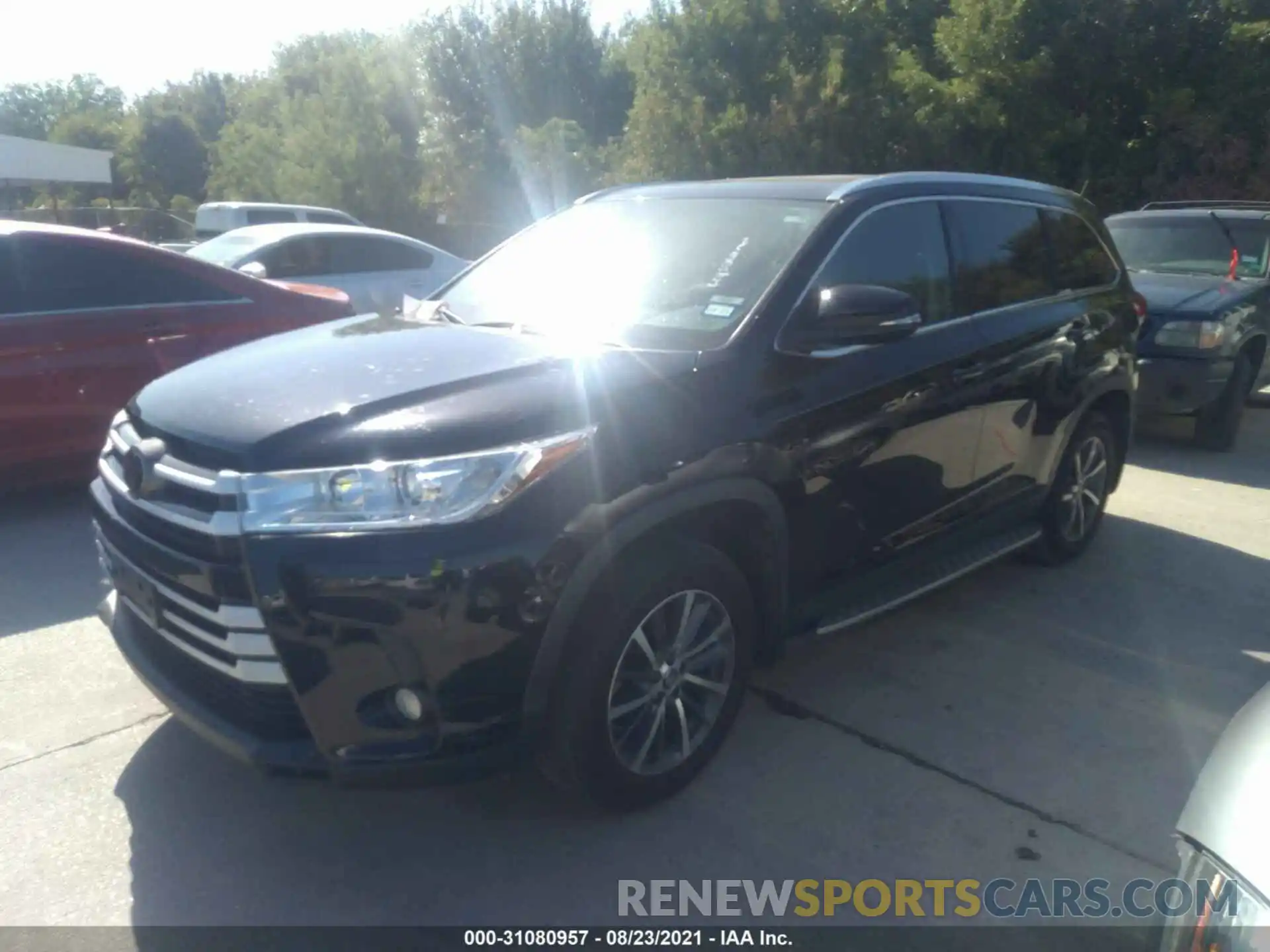 2 Photograph of a damaged car 5TDKZRFH0KS560763 TOYOTA HIGHLANDER 2019