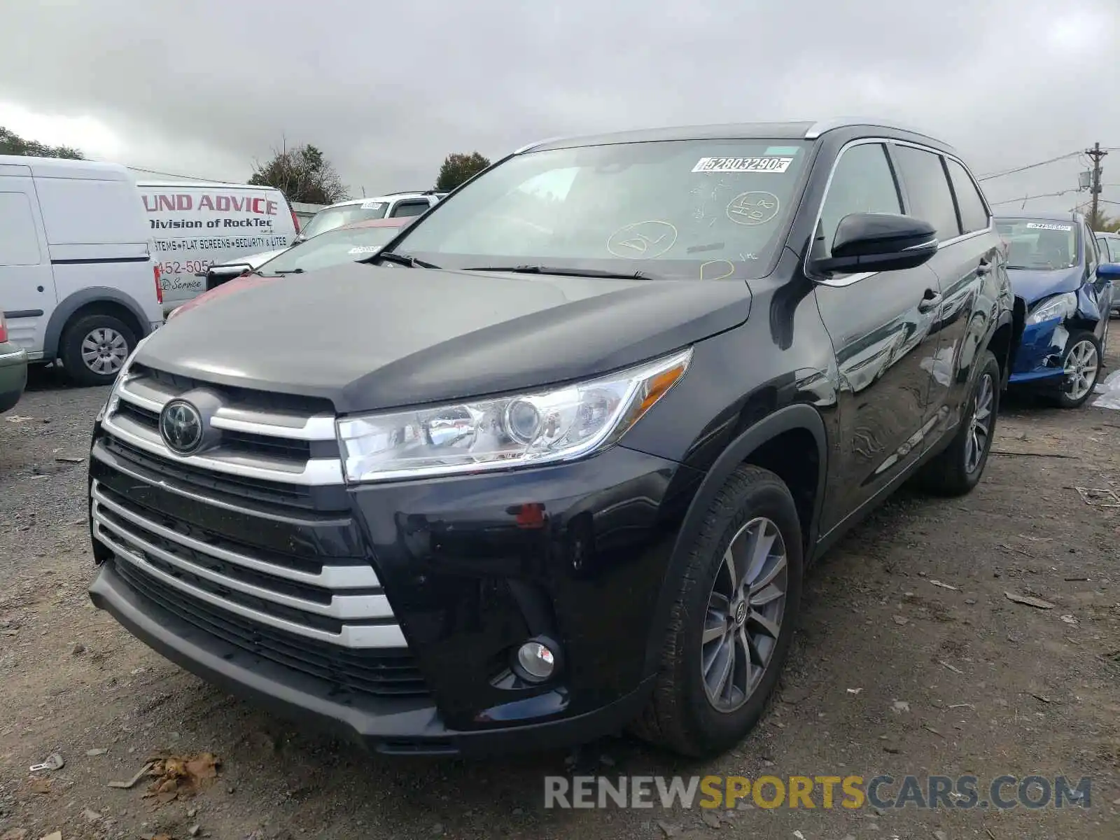 2 Photograph of a damaged car 5TDKZRFH0KS561699 TOYOTA HIGHLANDER 2019