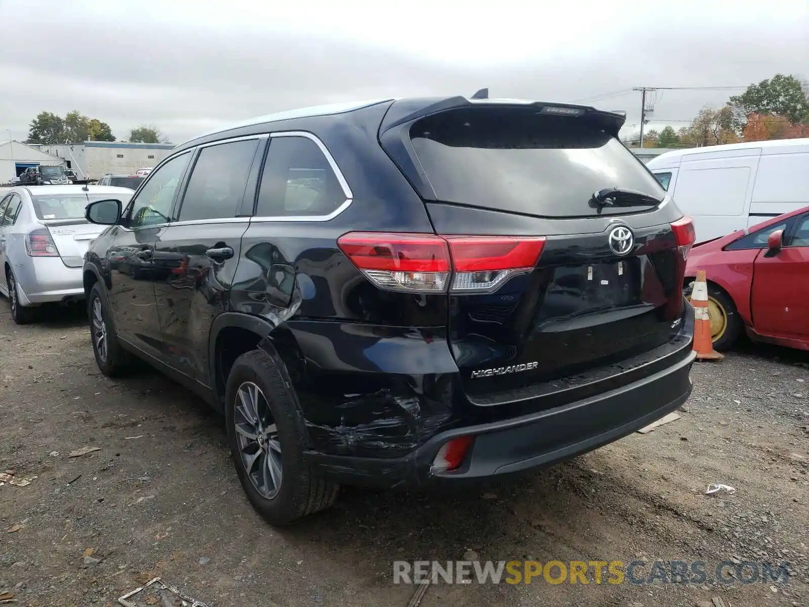 3 Фотография поврежденного автомобиля 5TDKZRFH0KS561699 TOYOTA HIGHLANDER 2019