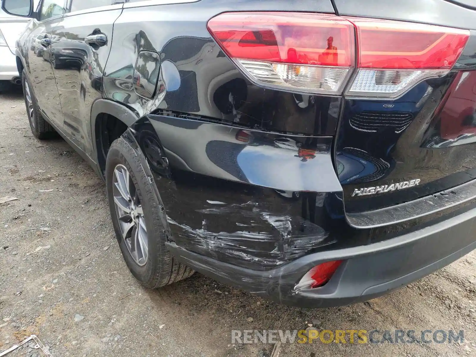 9 Photograph of a damaged car 5TDKZRFH0KS561699 TOYOTA HIGHLANDER 2019