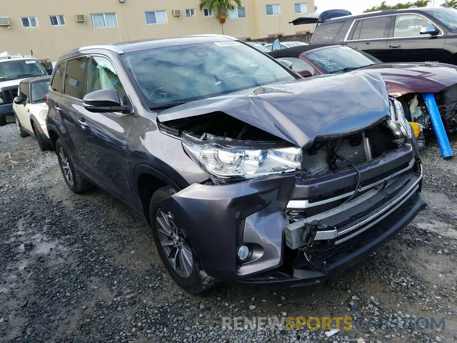 1 Фотография поврежденного автомобиля 5TDKZRFH0KS562044 TOYOTA HIGHLANDER 2019