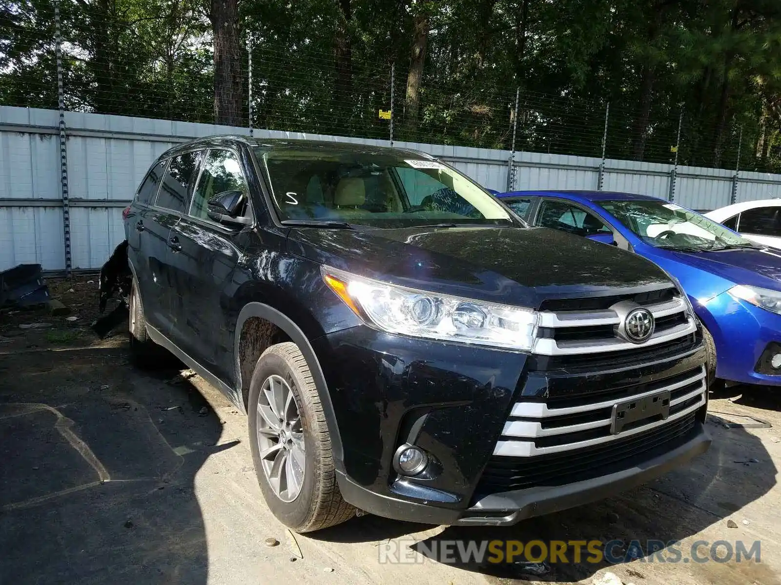 1 Photograph of a damaged car 5TDKZRFH0KS562559 TOYOTA HIGHLANDER 2019