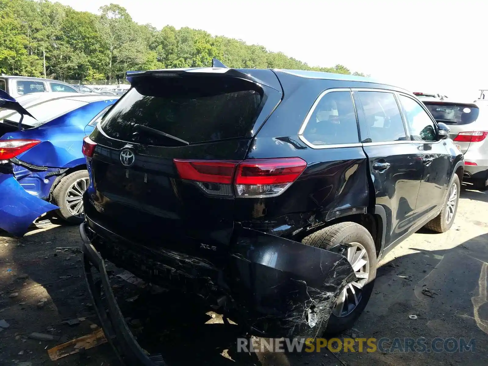 4 Photograph of a damaged car 5TDKZRFH0KS562559 TOYOTA HIGHLANDER 2019