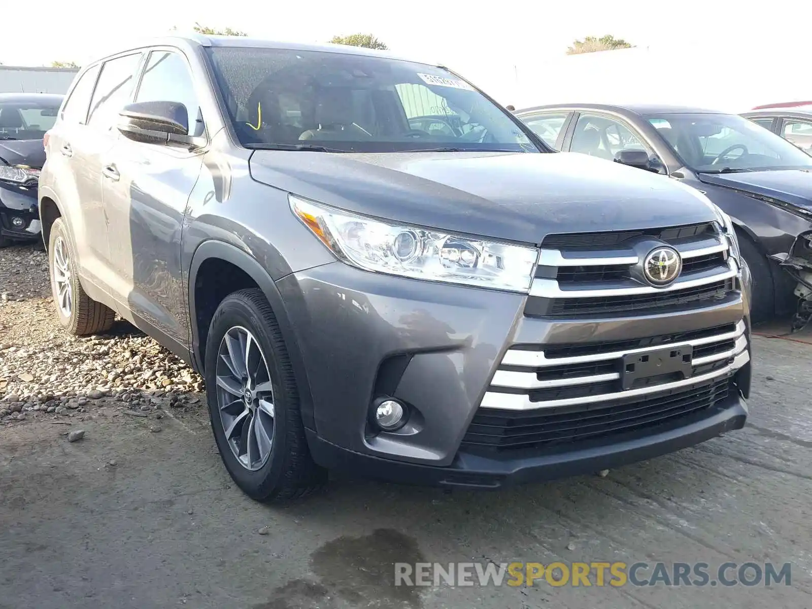 1 Photograph of a damaged car 5TDKZRFH0KS562870 TOYOTA HIGHLANDER 2019