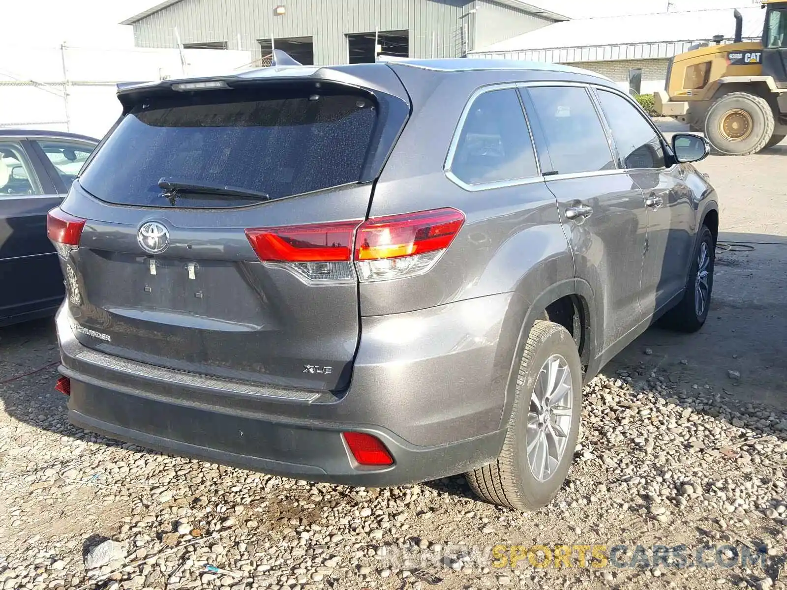 4 Photograph of a damaged car 5TDKZRFH0KS562870 TOYOTA HIGHLANDER 2019