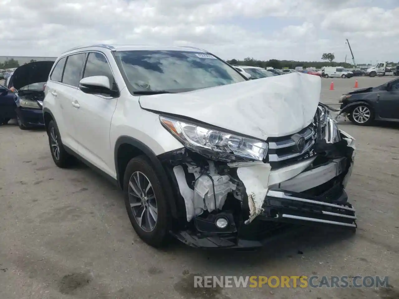 1 Photograph of a damaged car 5TDKZRFH0KS564294 TOYOTA HIGHLANDER 2019