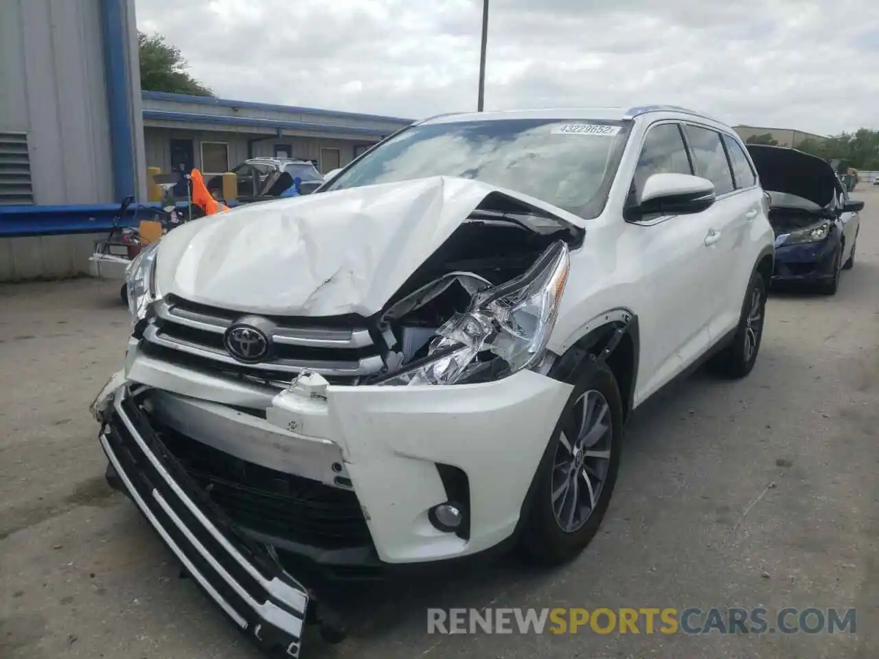 2 Photograph of a damaged car 5TDKZRFH0KS564294 TOYOTA HIGHLANDER 2019