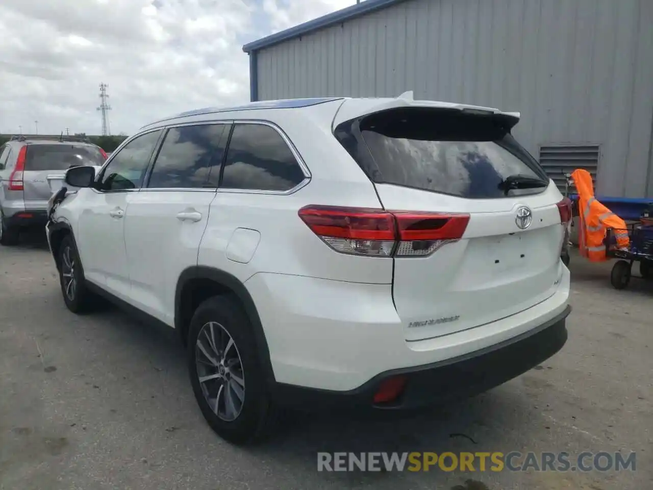 3 Фотография поврежденного автомобиля 5TDKZRFH0KS564294 TOYOTA HIGHLANDER 2019