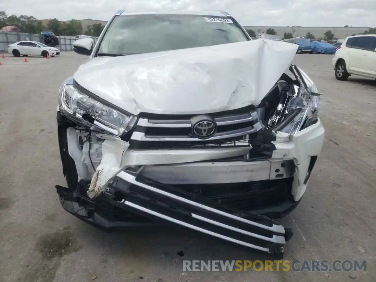 9 Photograph of a damaged car 5TDKZRFH0KS564294 TOYOTA HIGHLANDER 2019