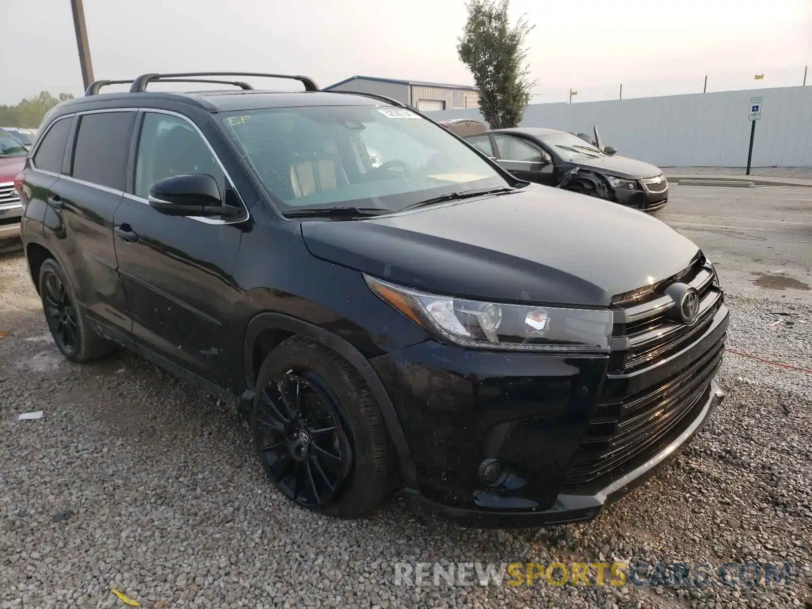 1 Фотография поврежденного автомобиля 5TDKZRFH0KS564618 TOYOTA HIGHLANDER 2019