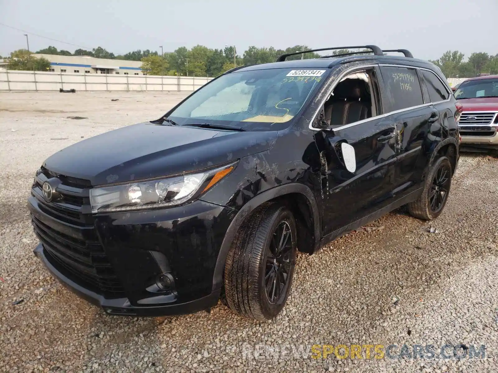 2 Photograph of a damaged car 5TDKZRFH0KS564618 TOYOTA HIGHLANDER 2019