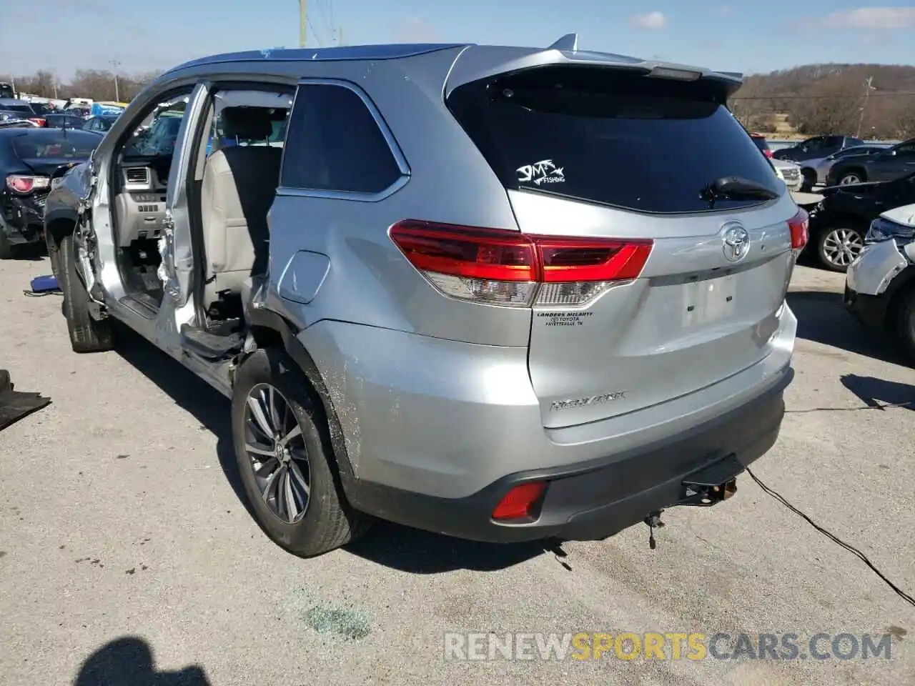 3 Photograph of a damaged car 5TDKZRFH0KS565378 TOYOTA HIGHLANDER 2019