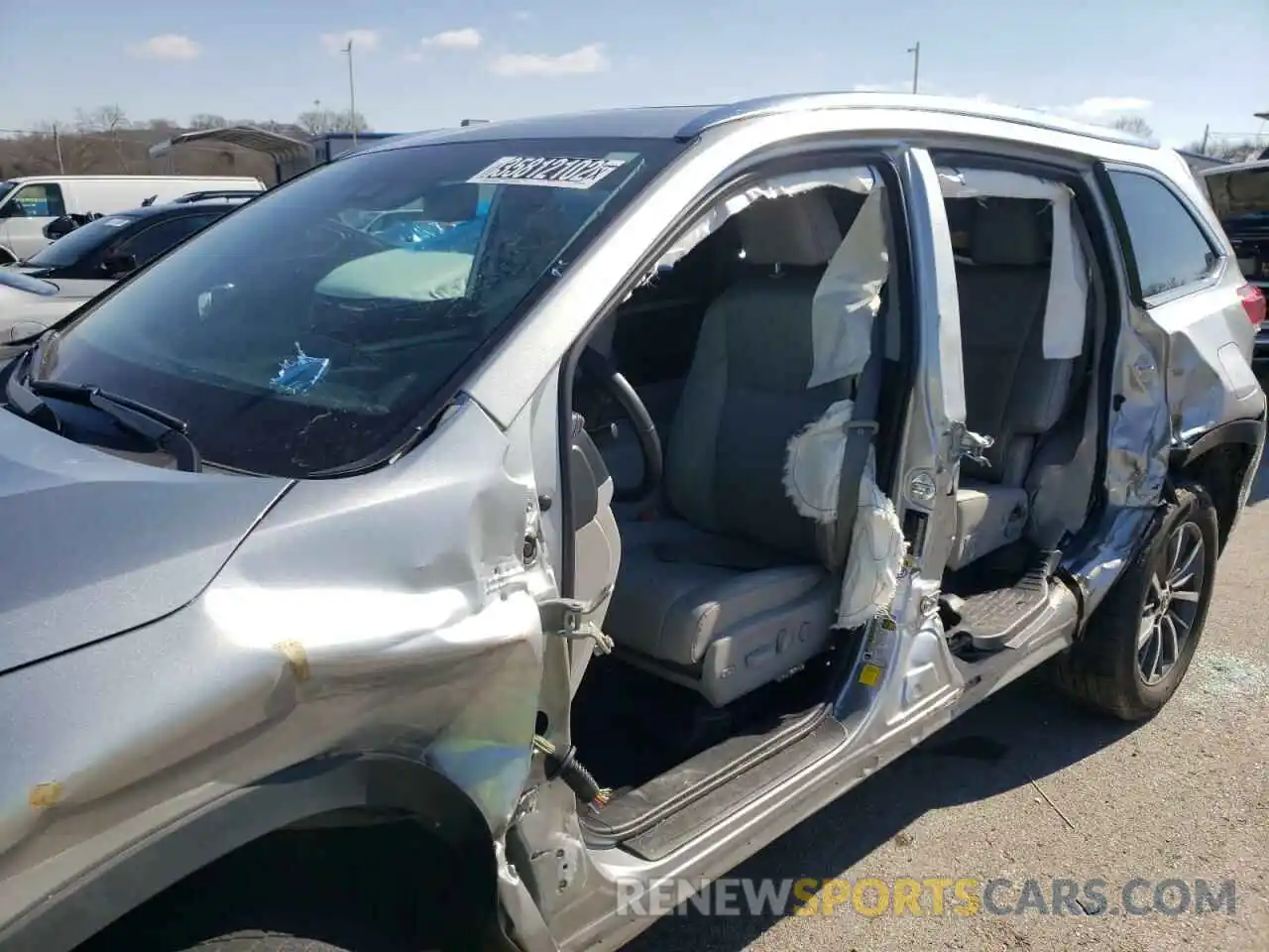 9 Photograph of a damaged car 5TDKZRFH0KS565378 TOYOTA HIGHLANDER 2019