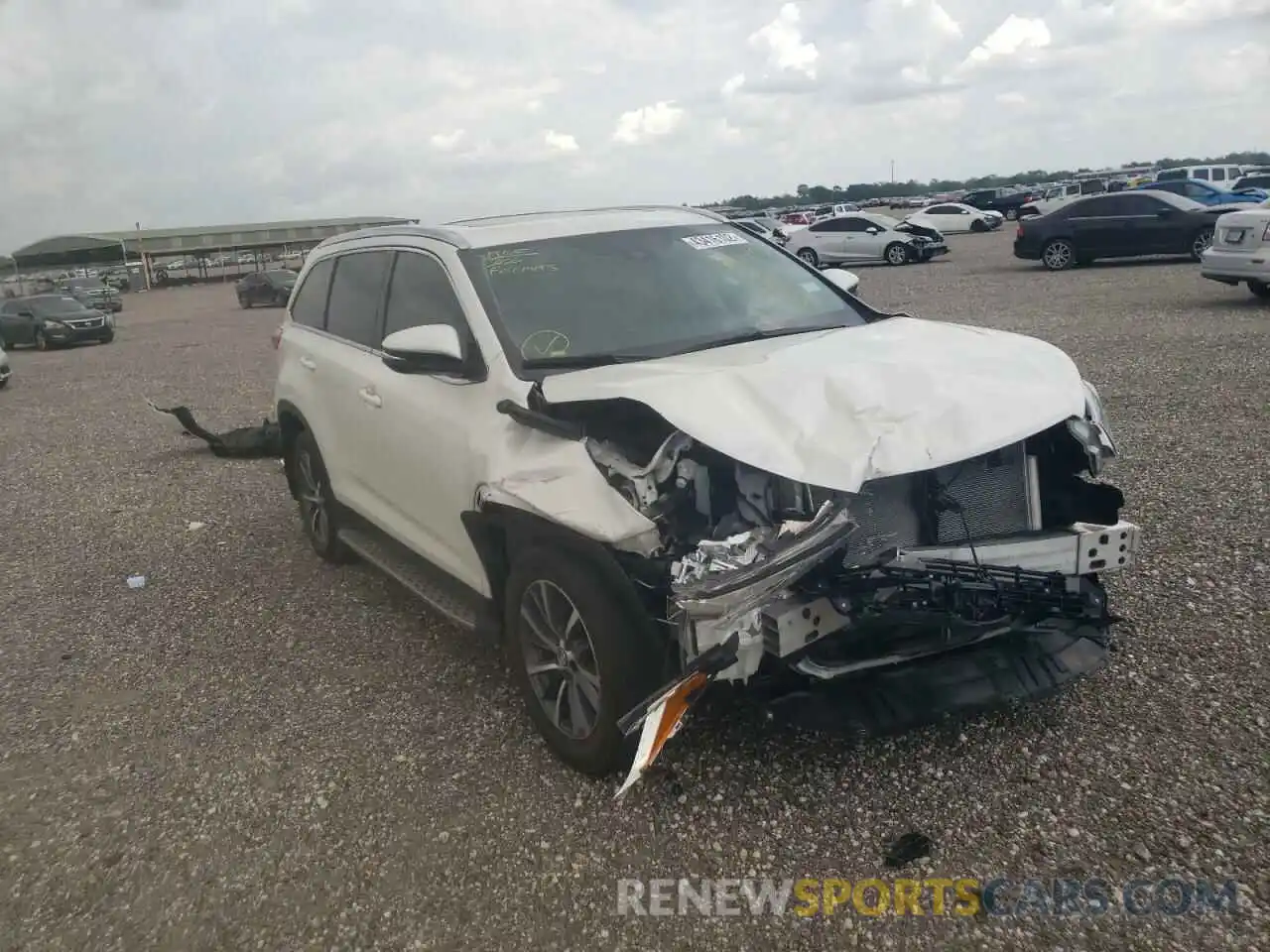 1 Photograph of a damaged car 5TDKZRFH0KS565705 TOYOTA HIGHLANDER 2019