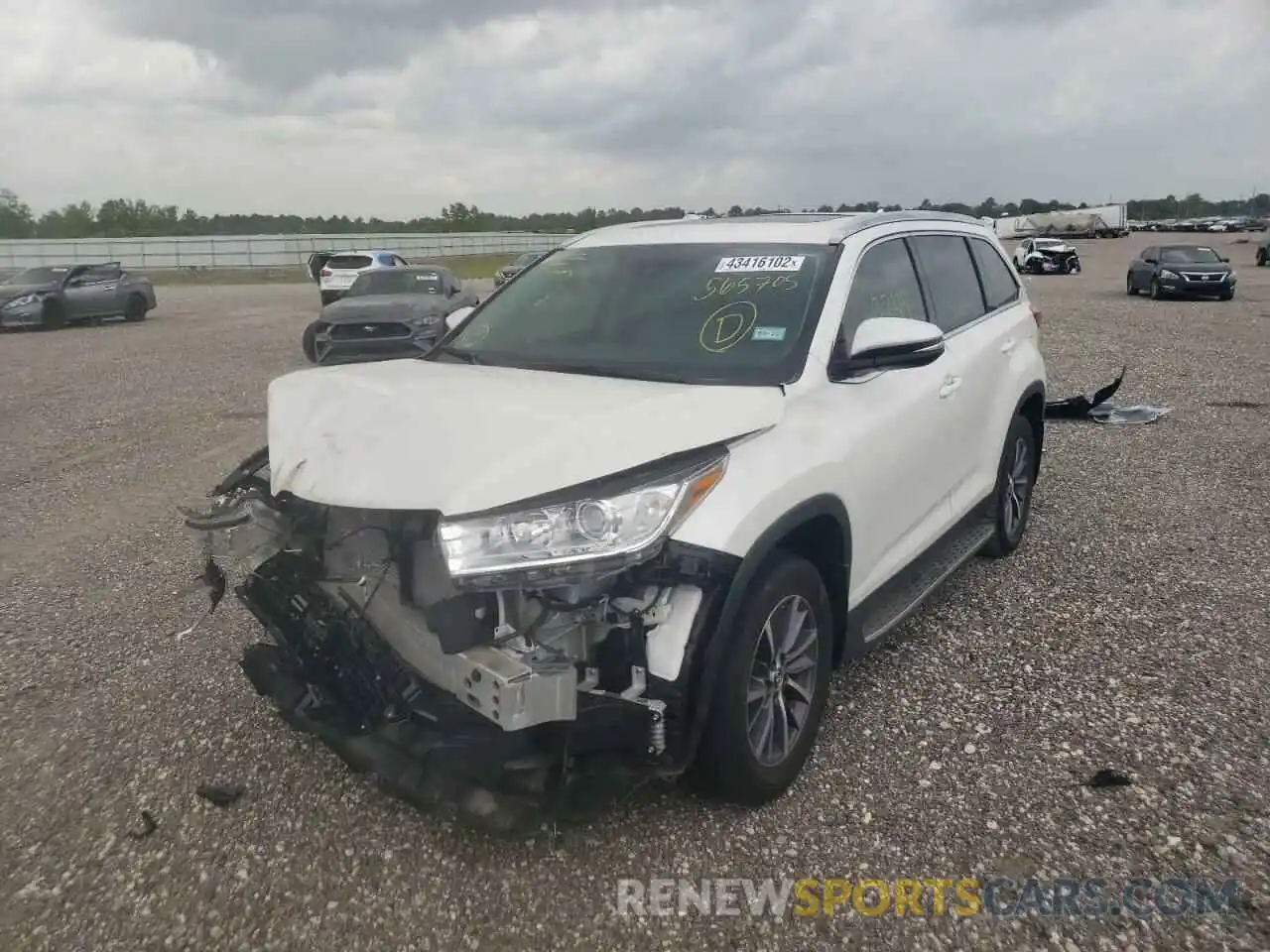 2 Photograph of a damaged car 5TDKZRFH0KS565705 TOYOTA HIGHLANDER 2019