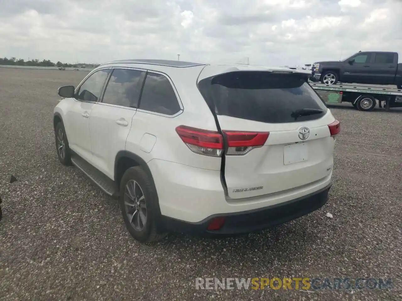 3 Фотография поврежденного автомобиля 5TDKZRFH0KS565705 TOYOTA HIGHLANDER 2019