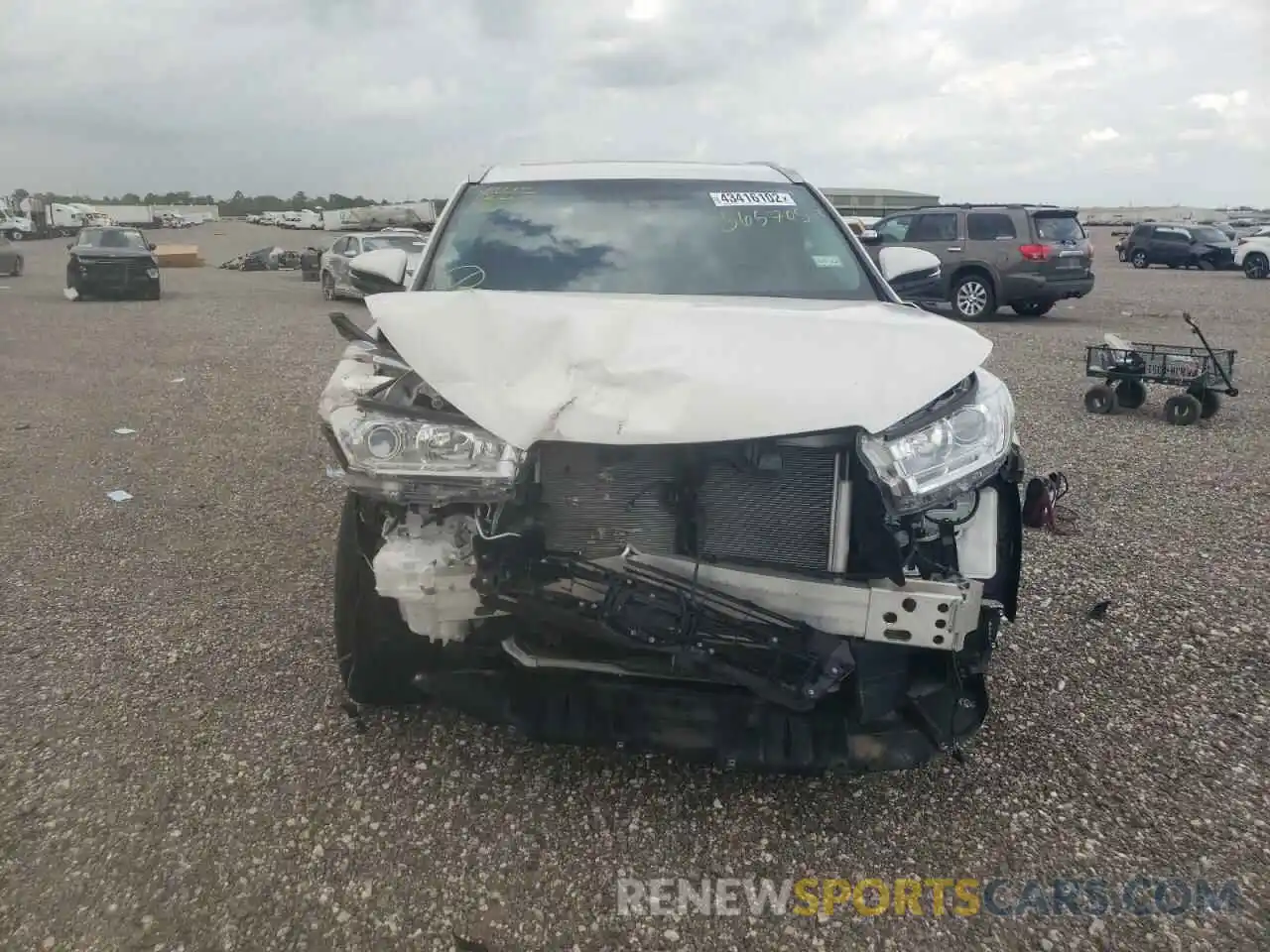 9 Photograph of a damaged car 5TDKZRFH0KS565705 TOYOTA HIGHLANDER 2019