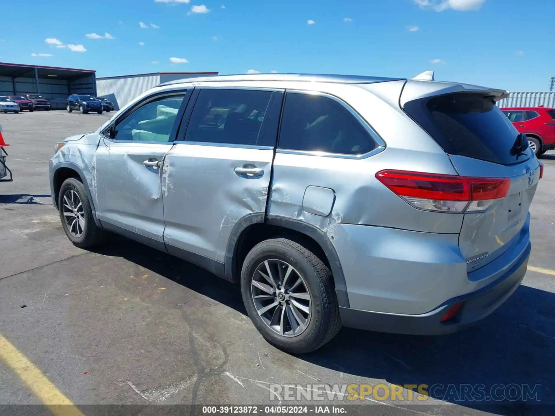 3 Photograph of a damaged car 5TDKZRFH0KS565994 TOYOTA HIGHLANDER 2019