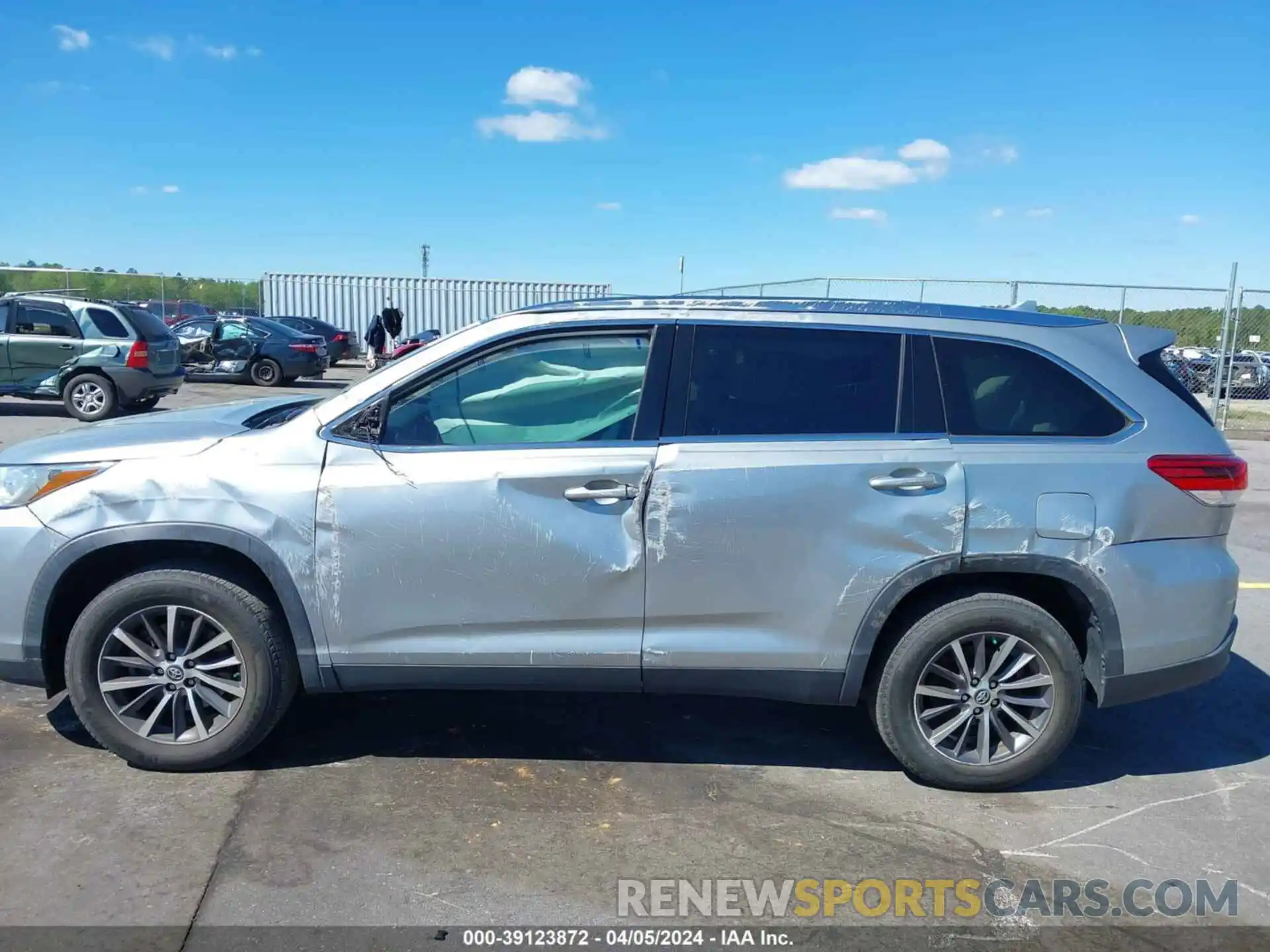 6 Photograph of a damaged car 5TDKZRFH0KS565994 TOYOTA HIGHLANDER 2019