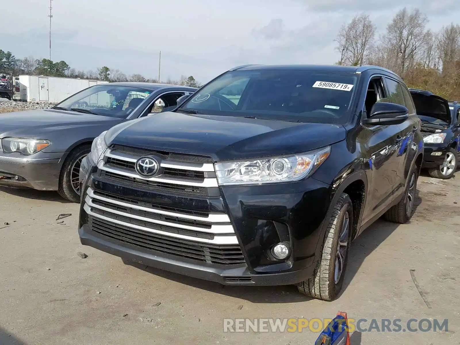 2 Photograph of a damaged car 5TDKZRFH0KS568653 TOYOTA HIGHLANDER 2019