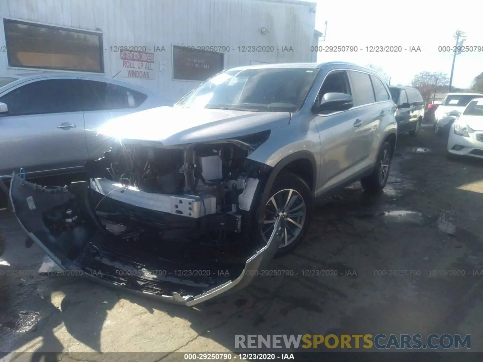 2 Photograph of a damaged car 5TDKZRFH0KS568846 TOYOTA HIGHLANDER 2019