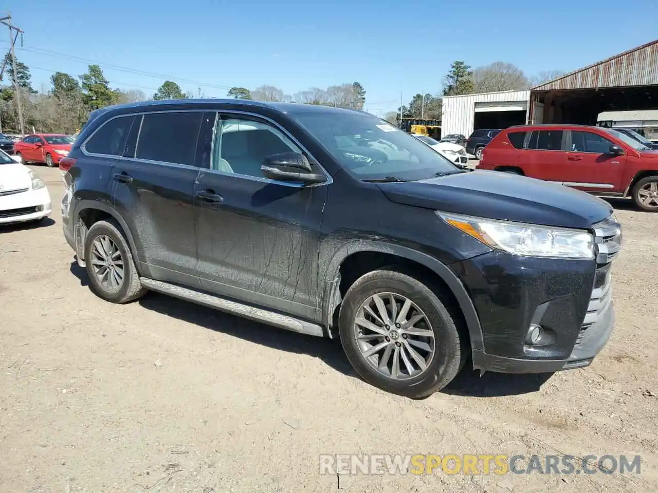 4 Photograph of a damaged car 5TDKZRFH0KS570242 TOYOTA HIGHLANDER 2019