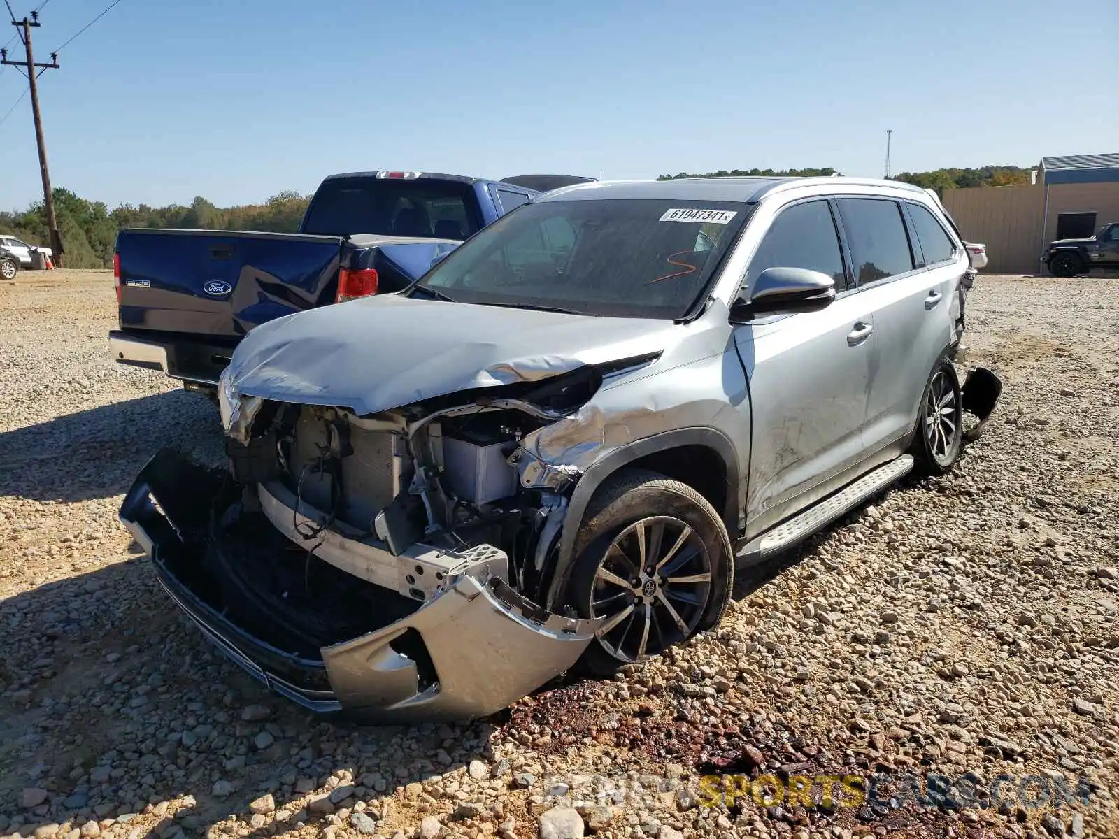 2 Photograph of a damaged car 5TDKZRFH0KS570256 TOYOTA HIGHLANDER 2019