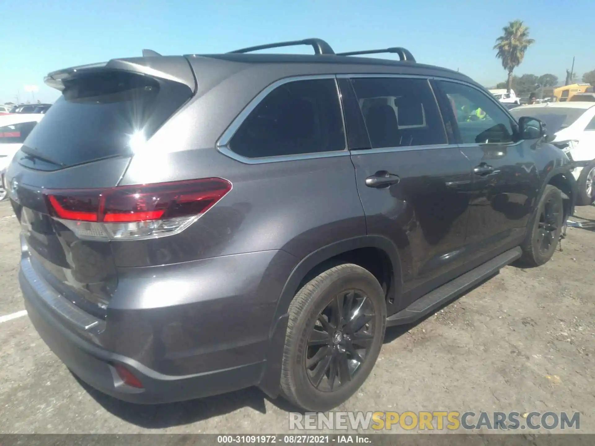 4 Photograph of a damaged car 5TDKZRFH0KS570287 TOYOTA HIGHLANDER 2019