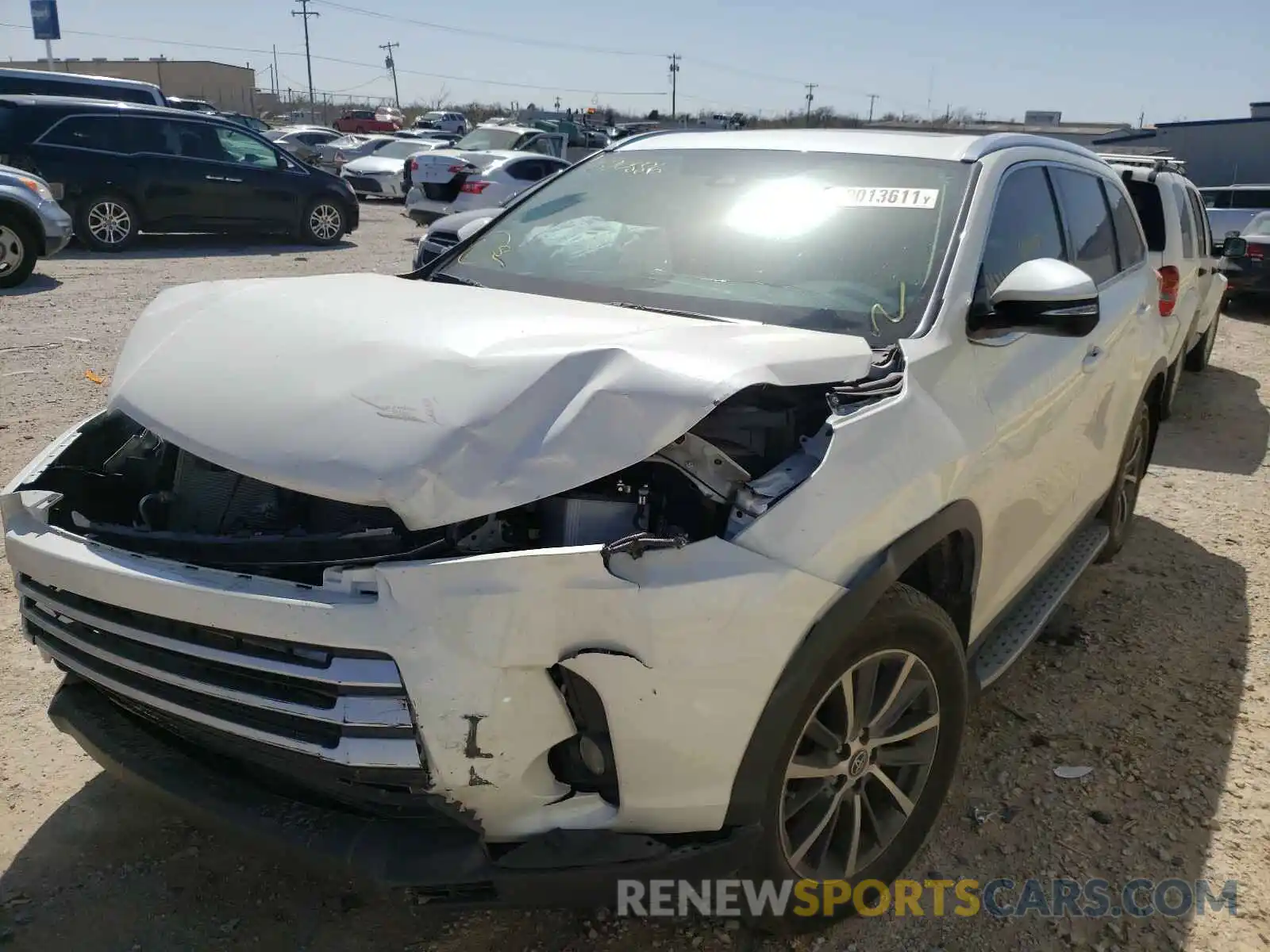 2 Photograph of a damaged car 5TDKZRFH0KS570886 TOYOTA HIGHLANDER 2019