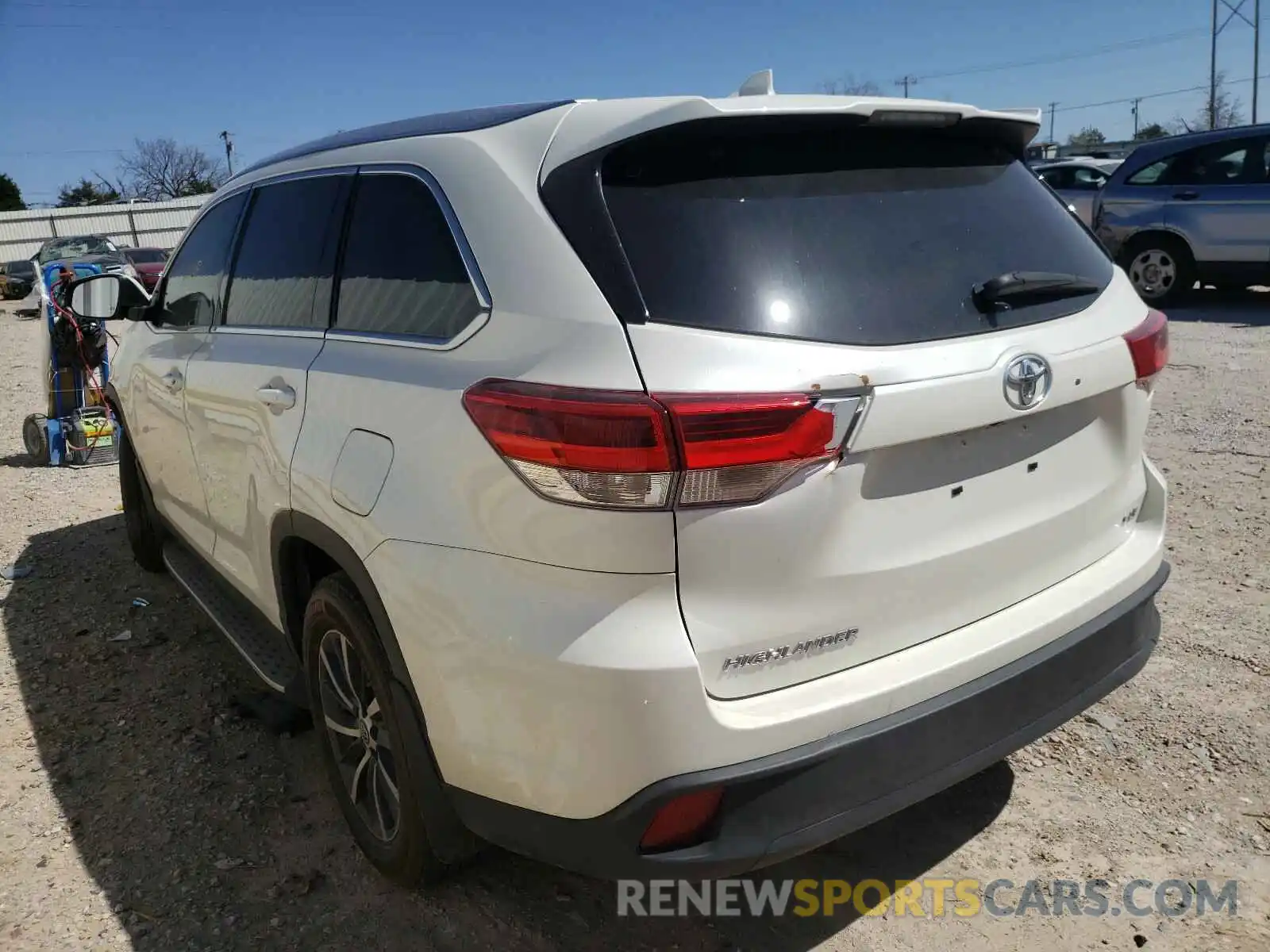 3 Фотография поврежденного автомобиля 5TDKZRFH0KS570886 TOYOTA HIGHLANDER 2019