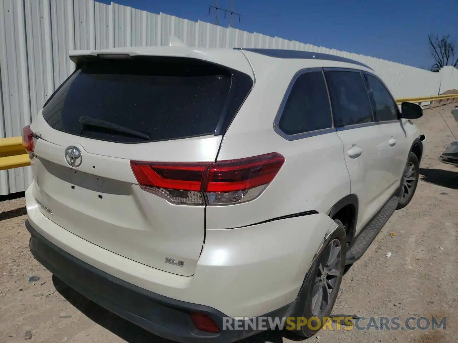 4 Фотография поврежденного автомобиля 5TDKZRFH0KS570886 TOYOTA HIGHLANDER 2019