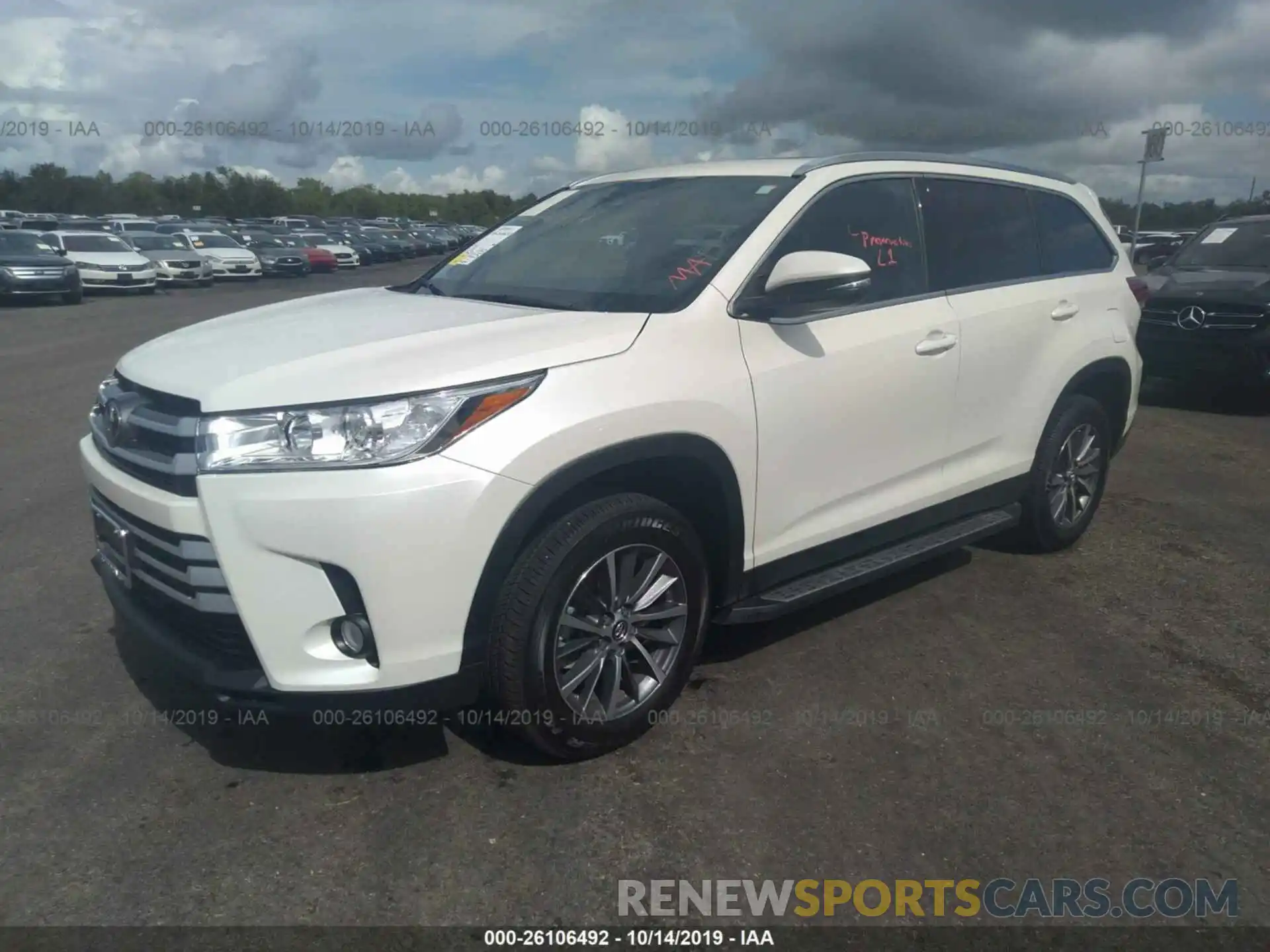 2 Photograph of a damaged car 5TDKZRFH0KS571620 TOYOTA HIGHLANDER 2019