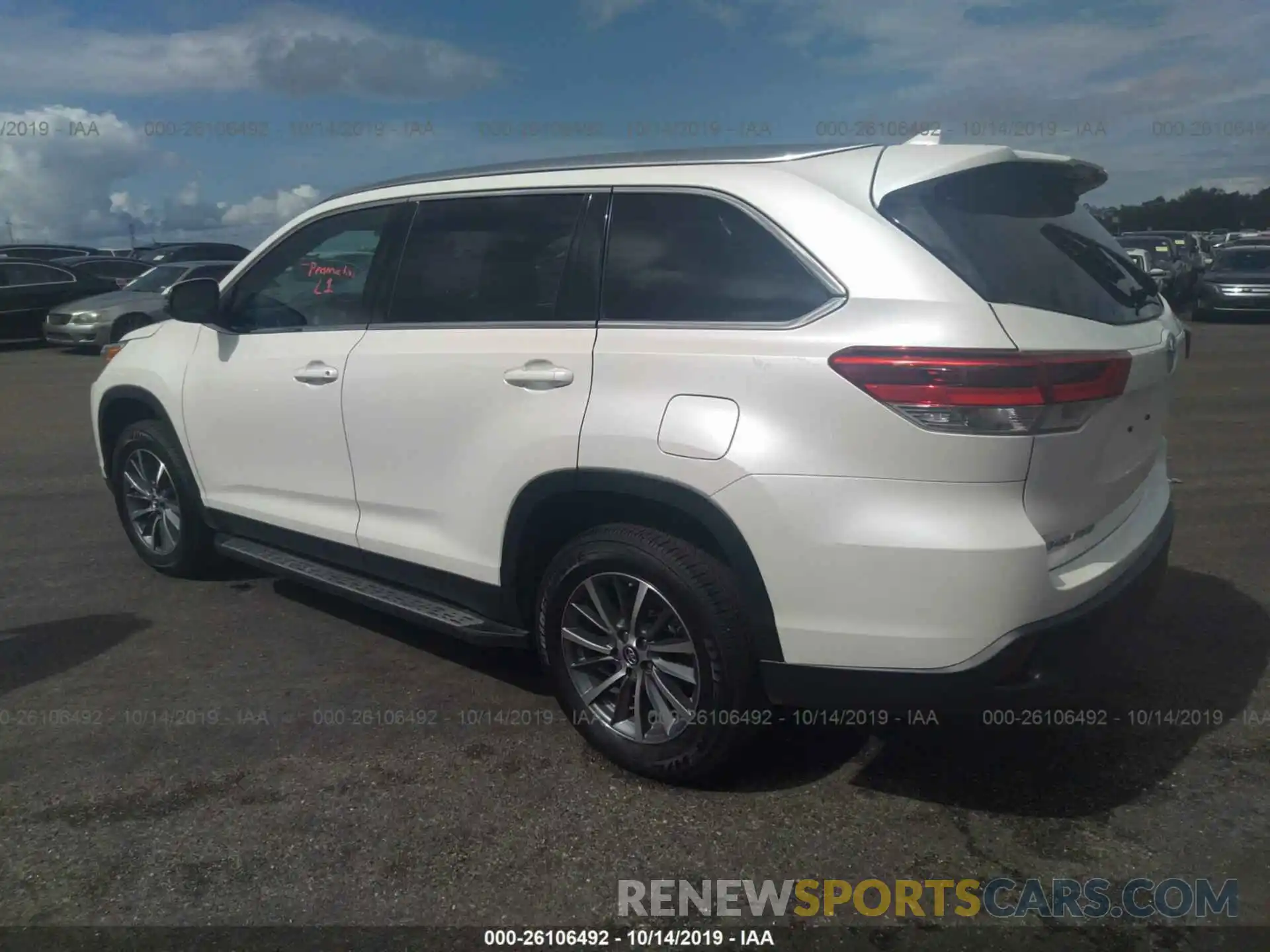 3 Photograph of a damaged car 5TDKZRFH0KS571620 TOYOTA HIGHLANDER 2019