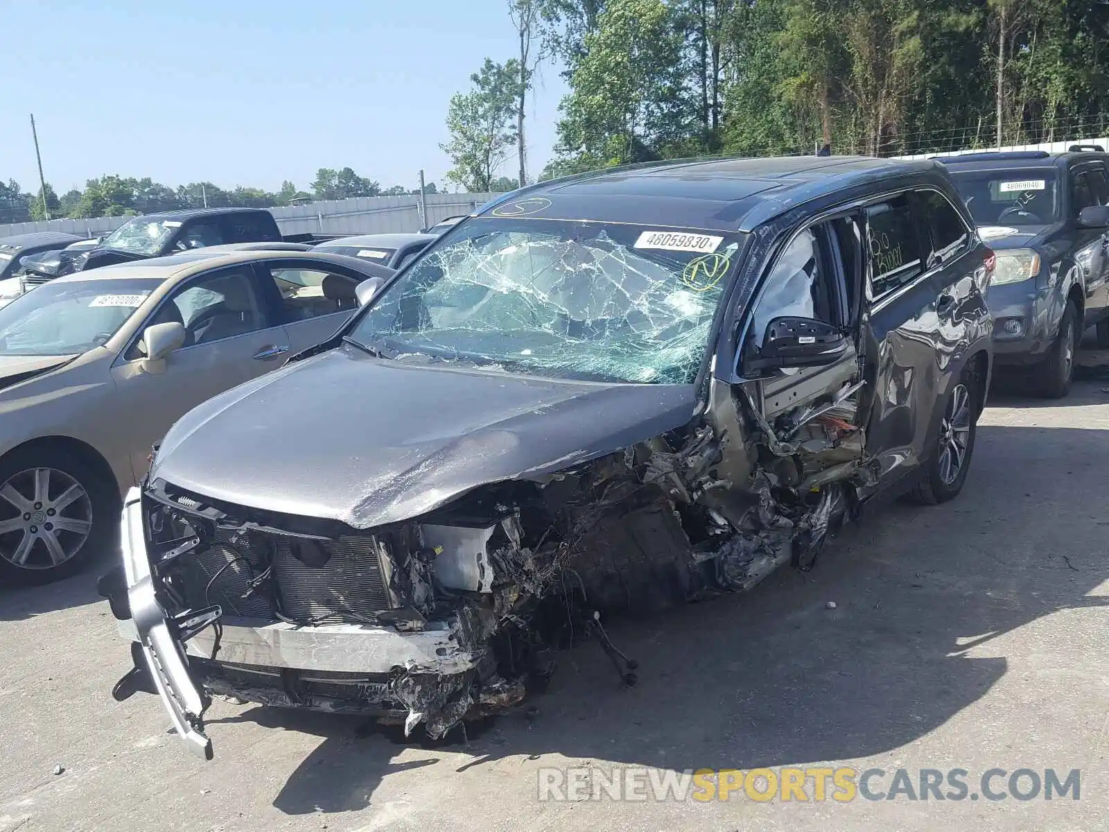 2 Photograph of a damaged car 5TDKZRFH0KS572587 TOYOTA HIGHLANDER 2019