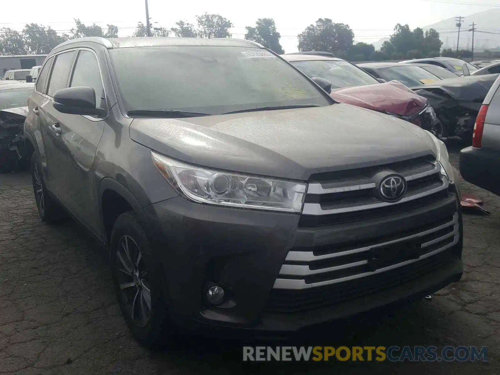 1 Photograph of a damaged car 5TDKZRFH0KS574565 TOYOTA HIGHLANDER 2019