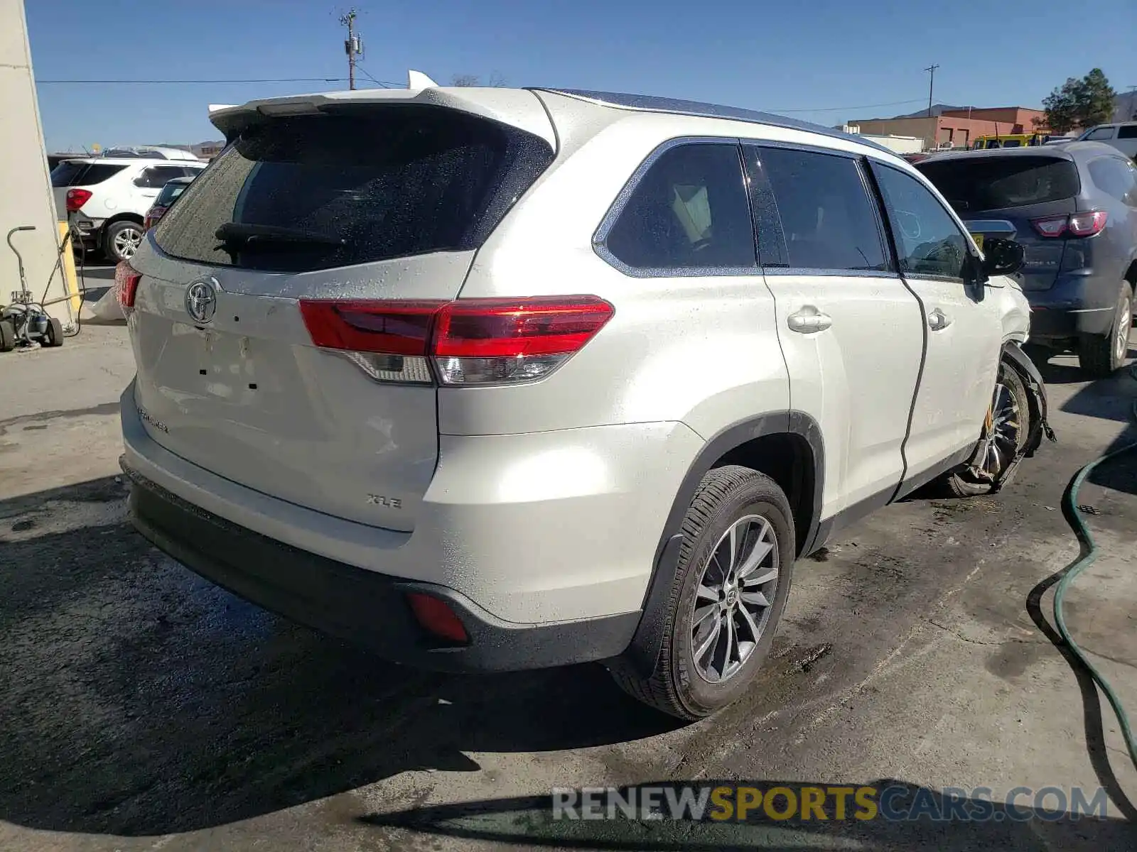 4 Фотография поврежденного автомобиля 5TDKZRFH0KS574825 TOYOTA HIGHLANDER 2019