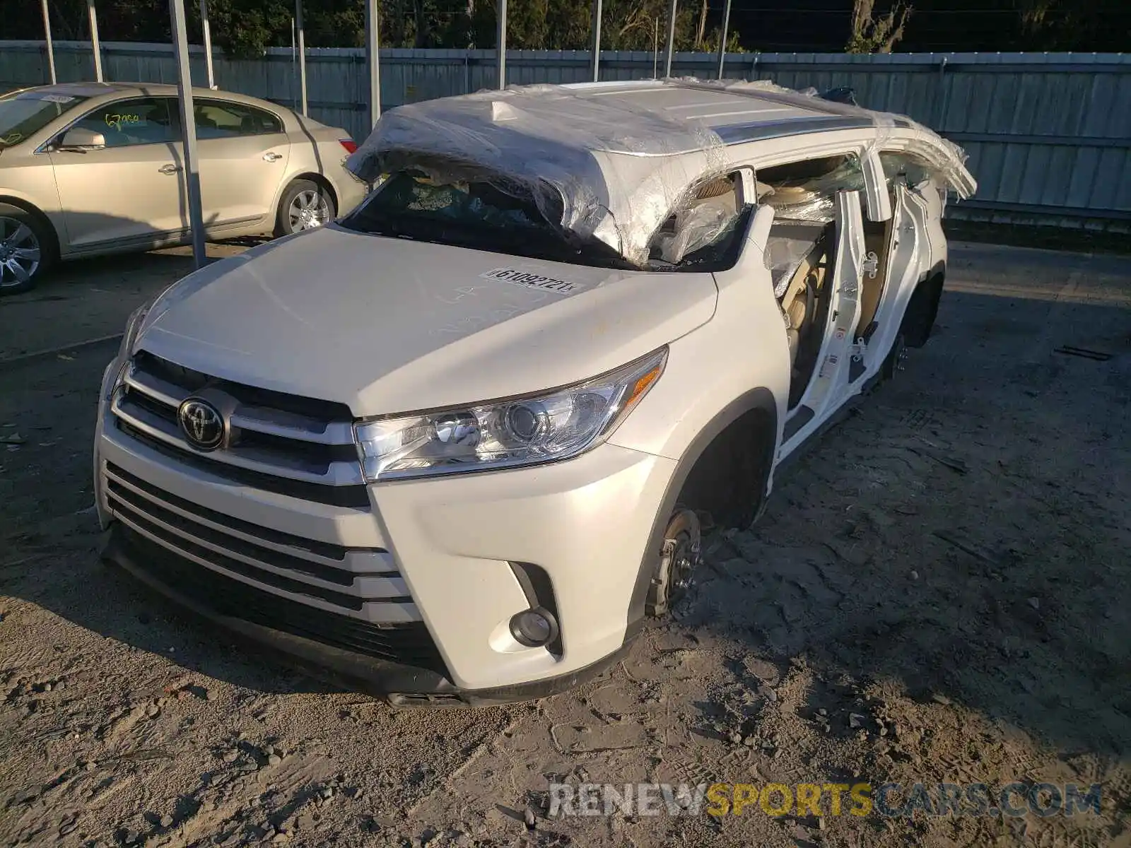 2 Фотография поврежденного автомобиля 5TDKZRFH0KS575019 TOYOTA HIGHLANDER 2019