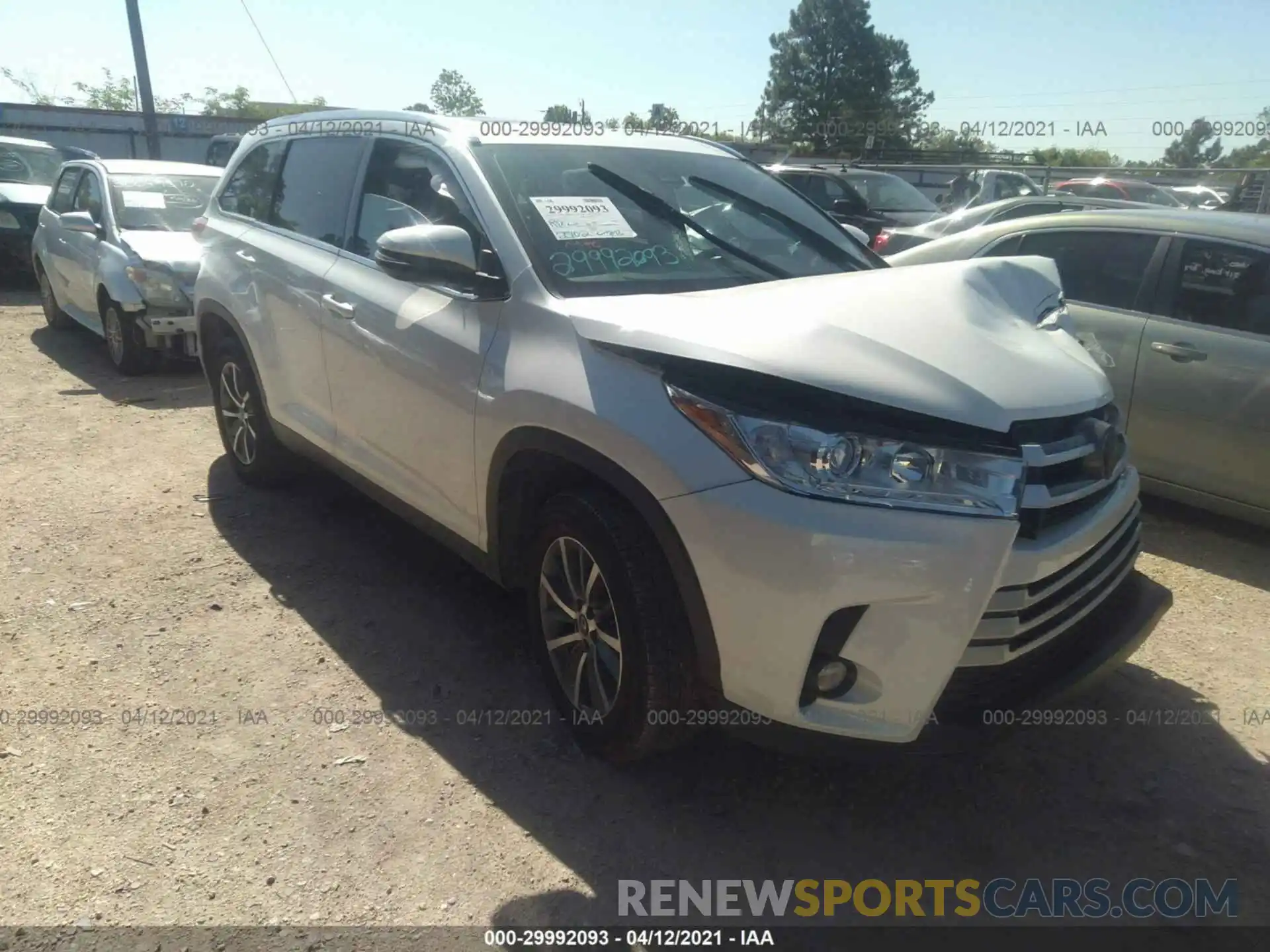 1 Photograph of a damaged car 5TDKZRFH1KS300159 TOYOTA HIGHLANDER 2019