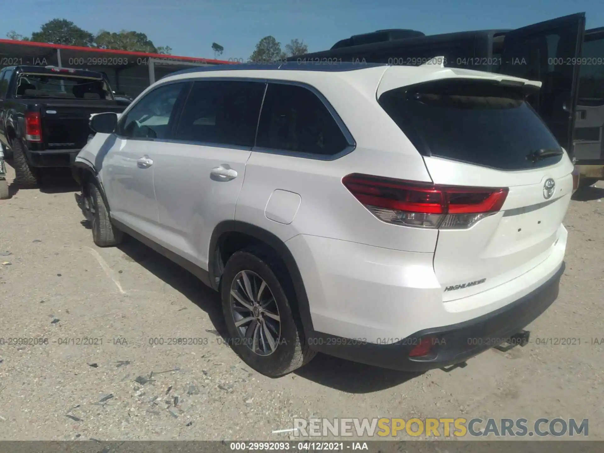 3 Photograph of a damaged car 5TDKZRFH1KS300159 TOYOTA HIGHLANDER 2019