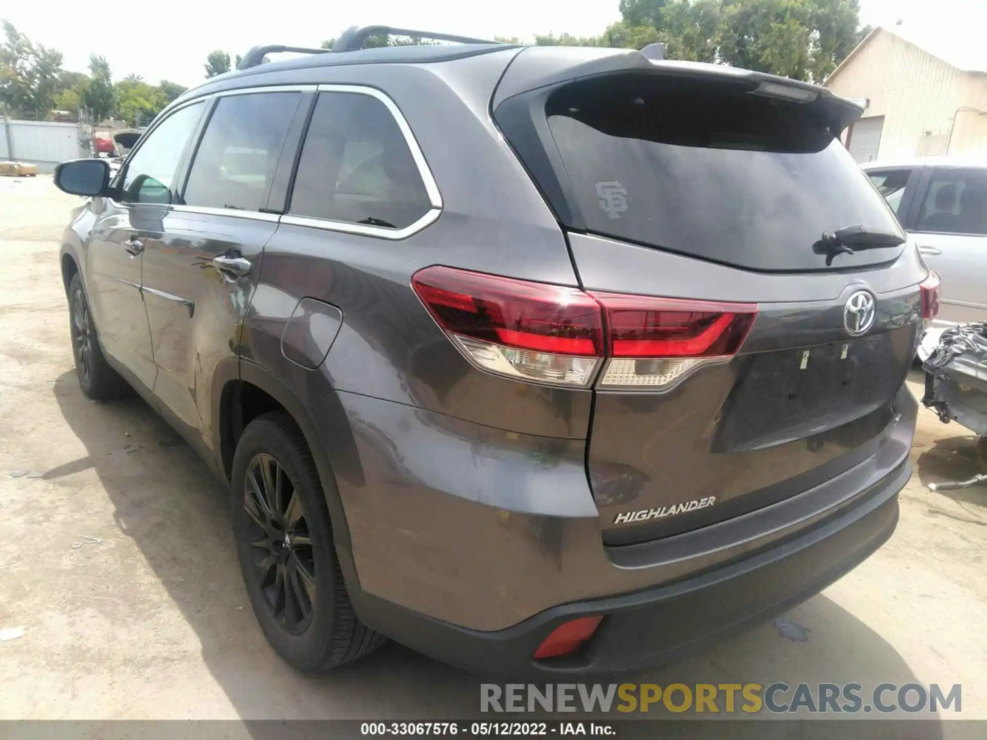 3 Photograph of a damaged car 5TDKZRFH1KS300663 TOYOTA HIGHLANDER 2019